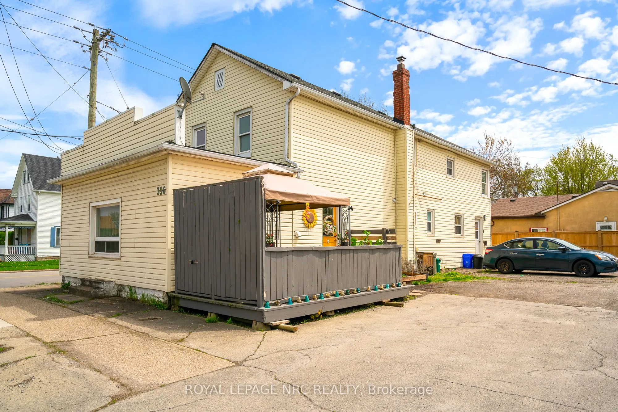 396 Main Street W
