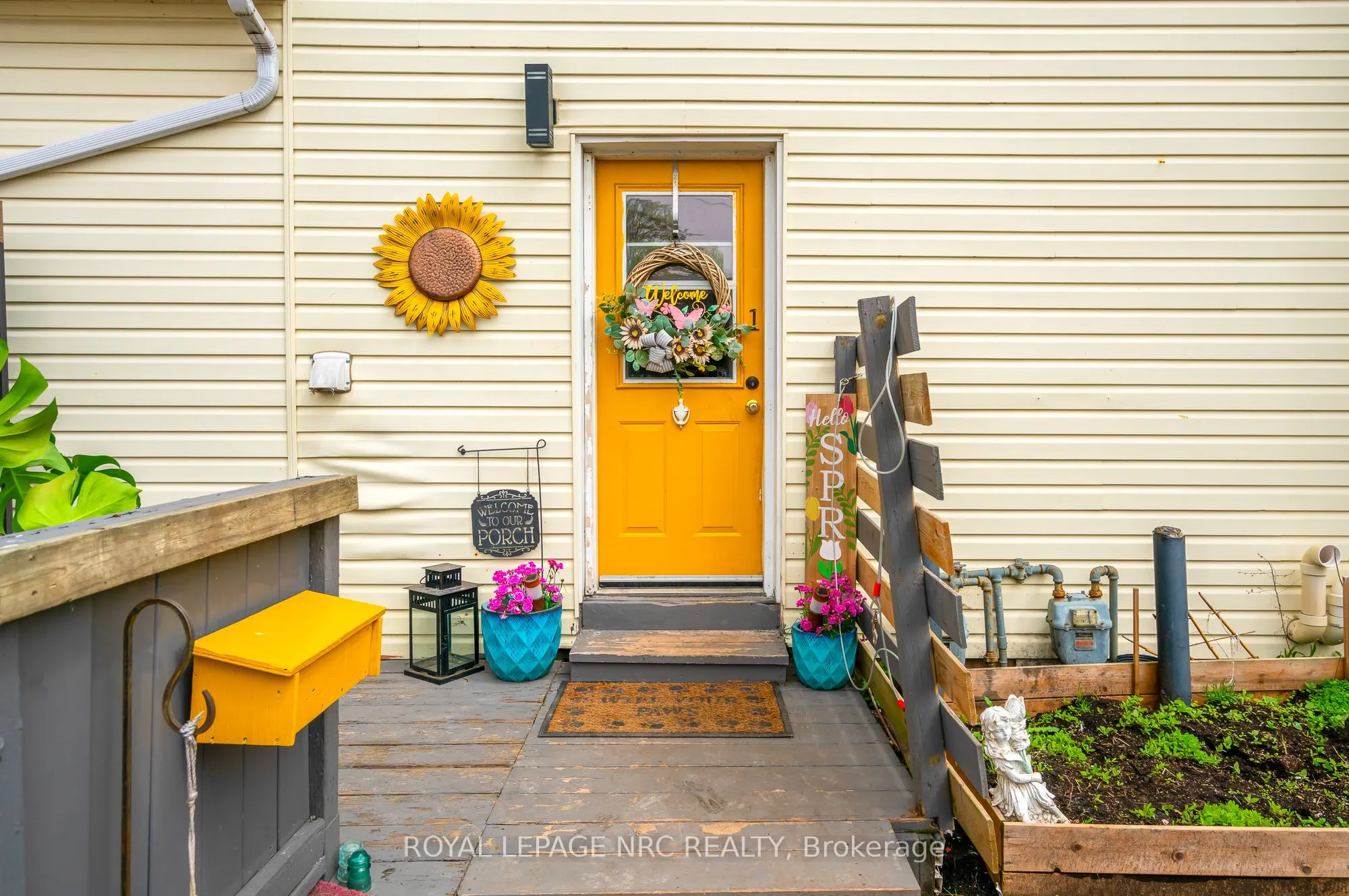 396 Main Street W