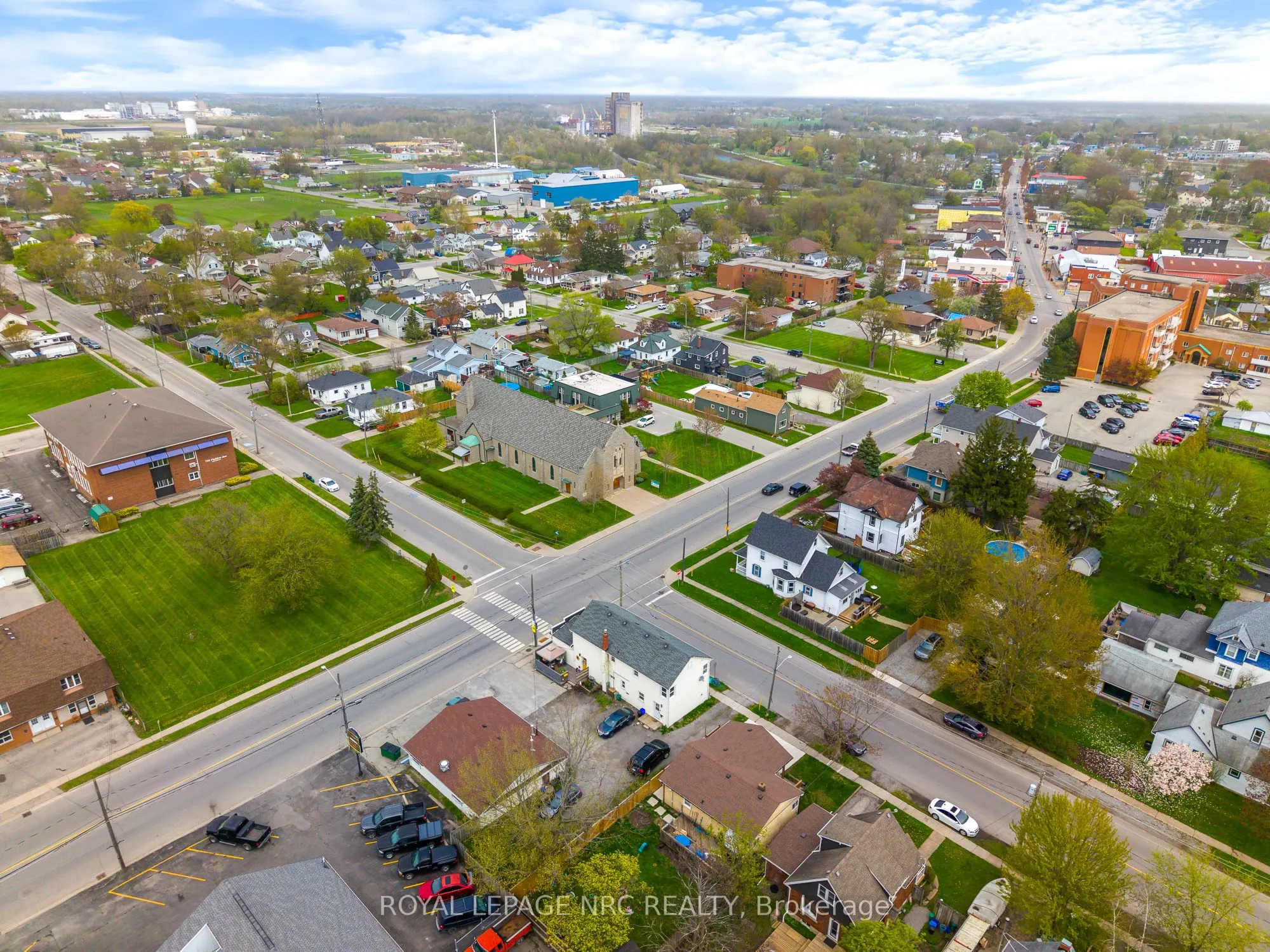 396 Main Street W