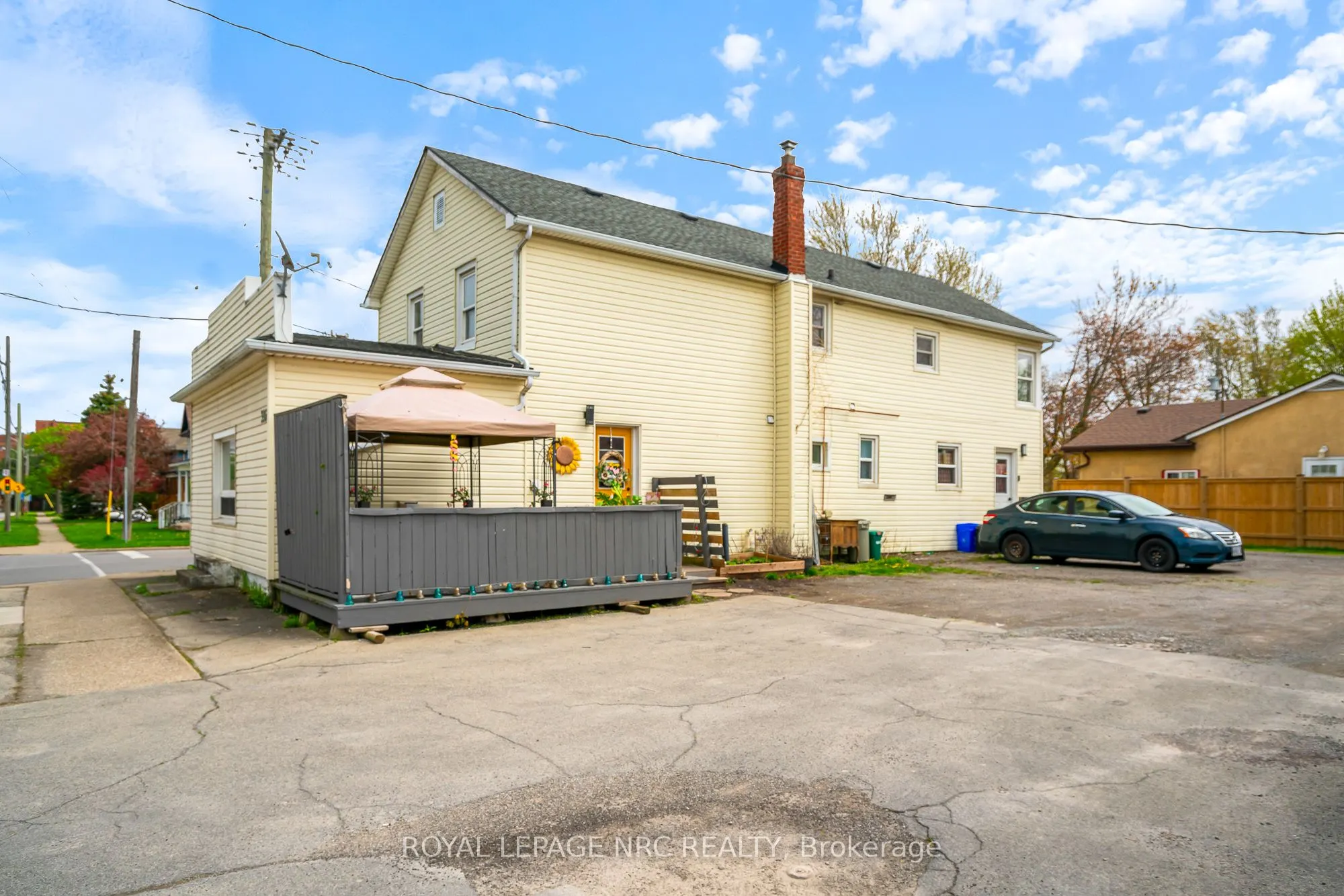 396 Main Street W