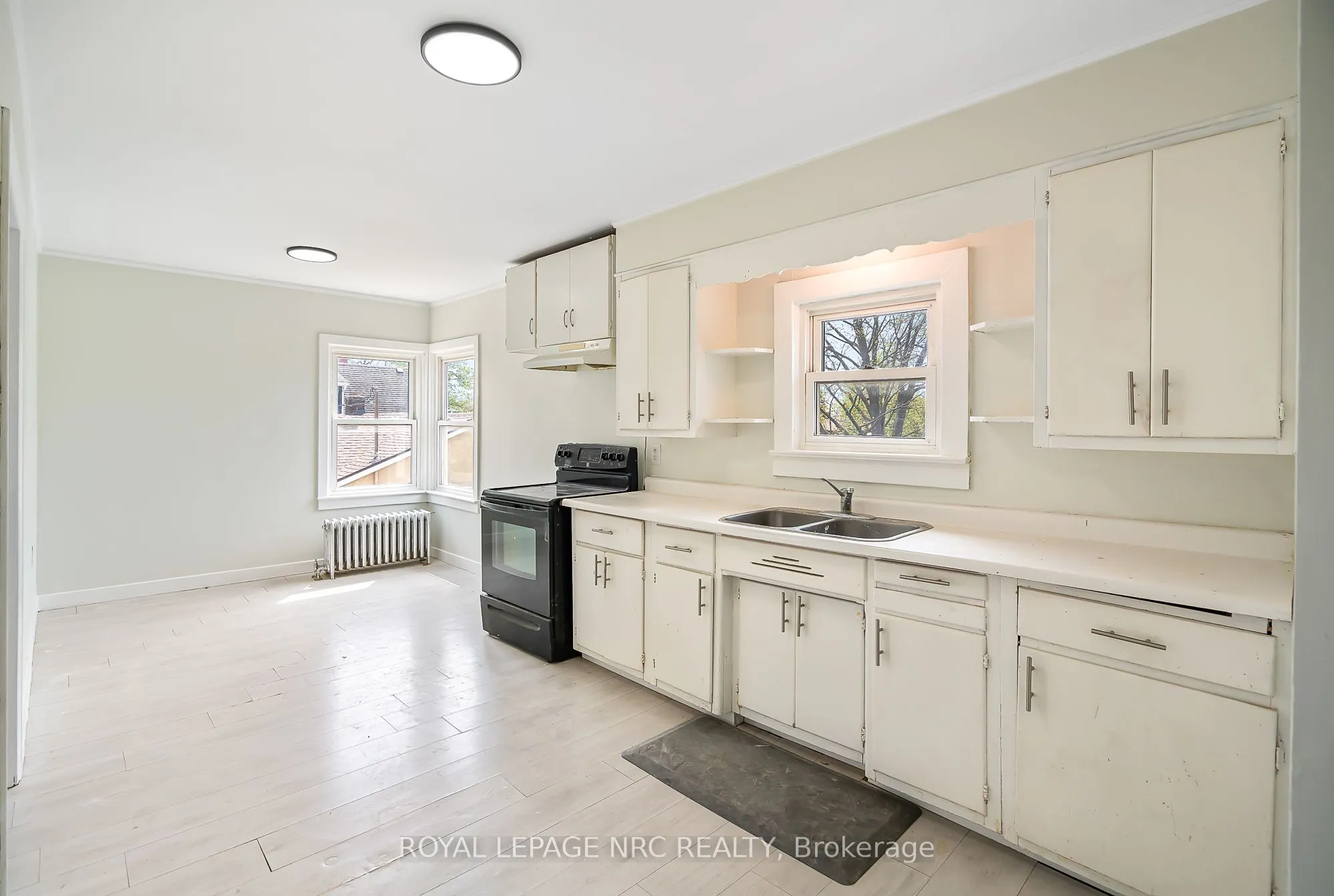 396 Main Street W