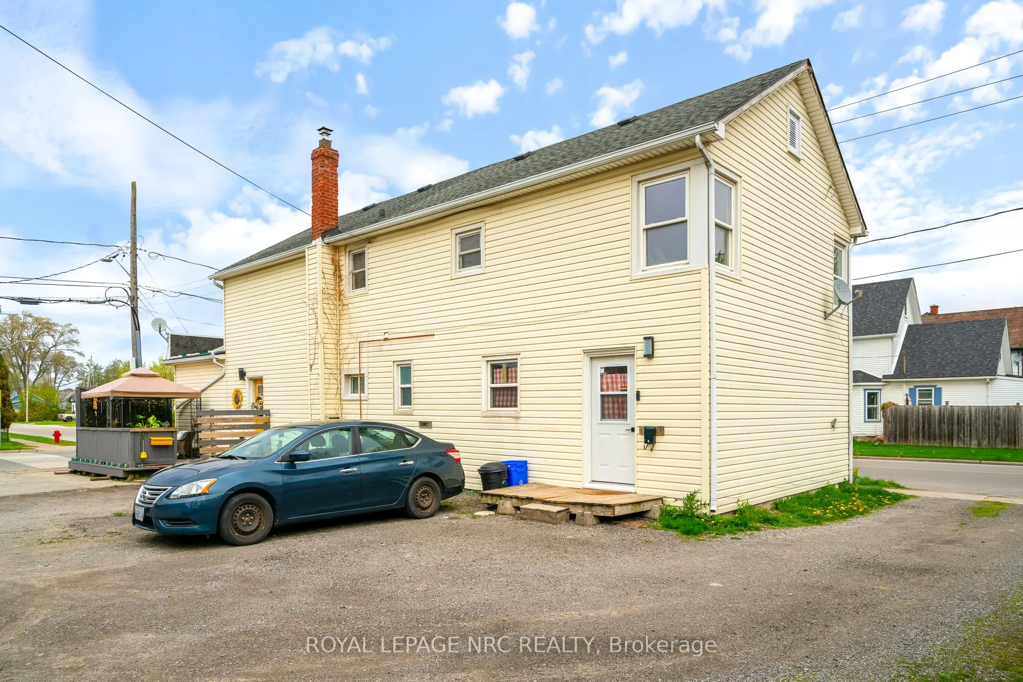 396 Main Street W