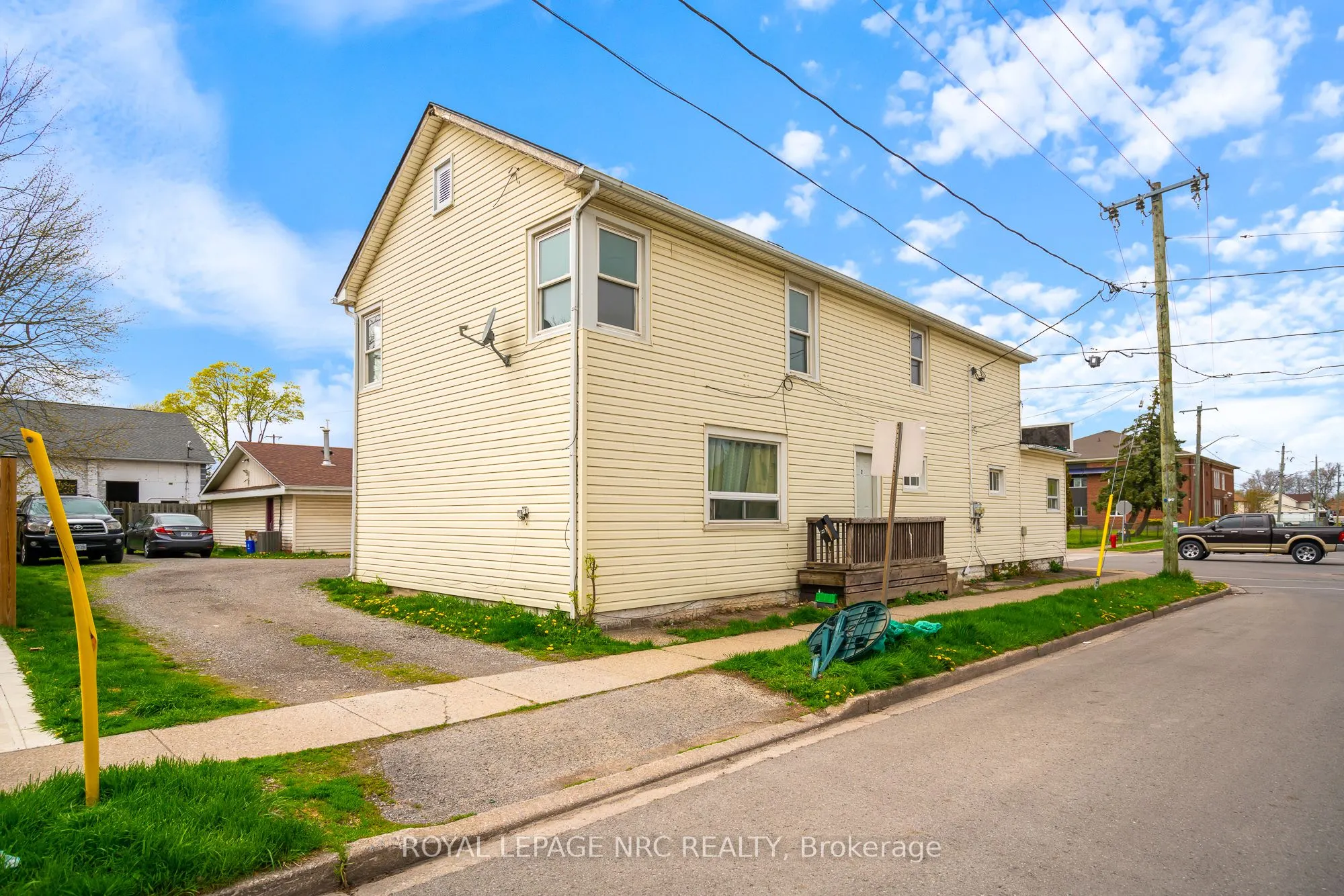 396 Main Street W
