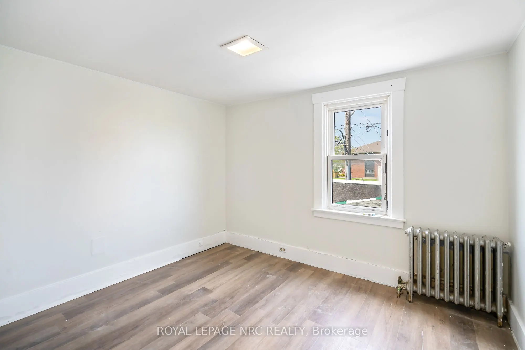 396 Main Street W