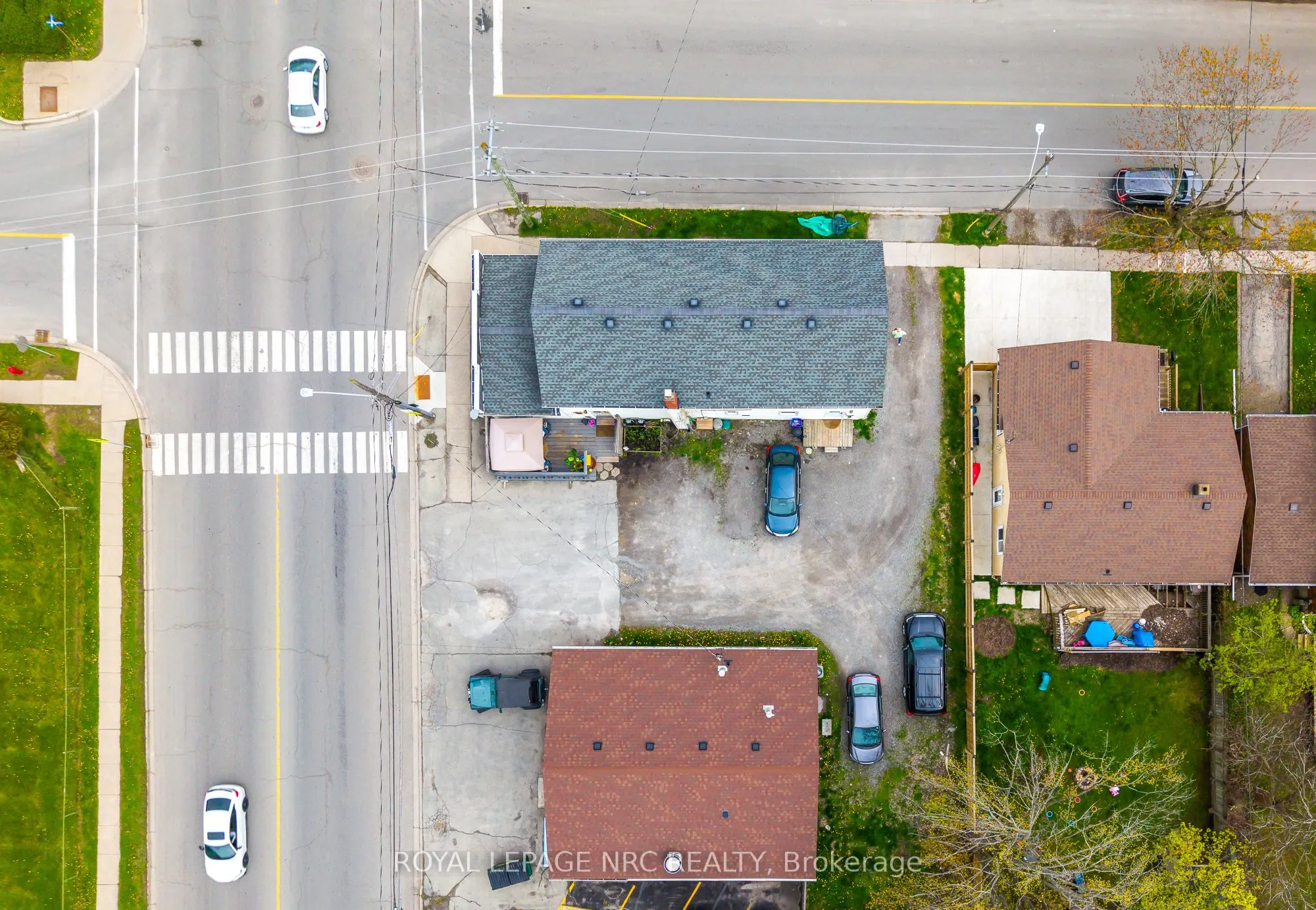 396 Main Street W