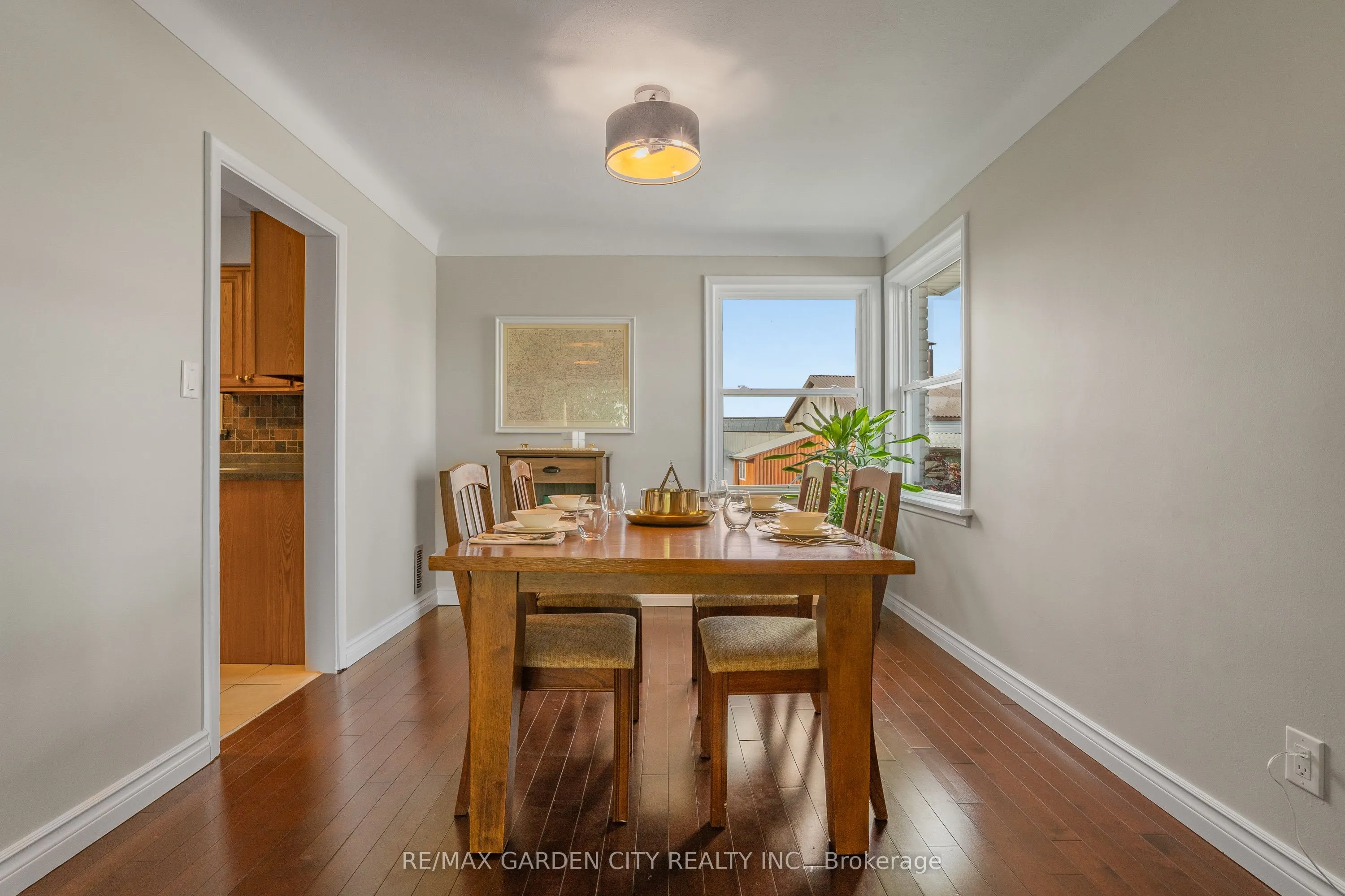 174 Mud Street W