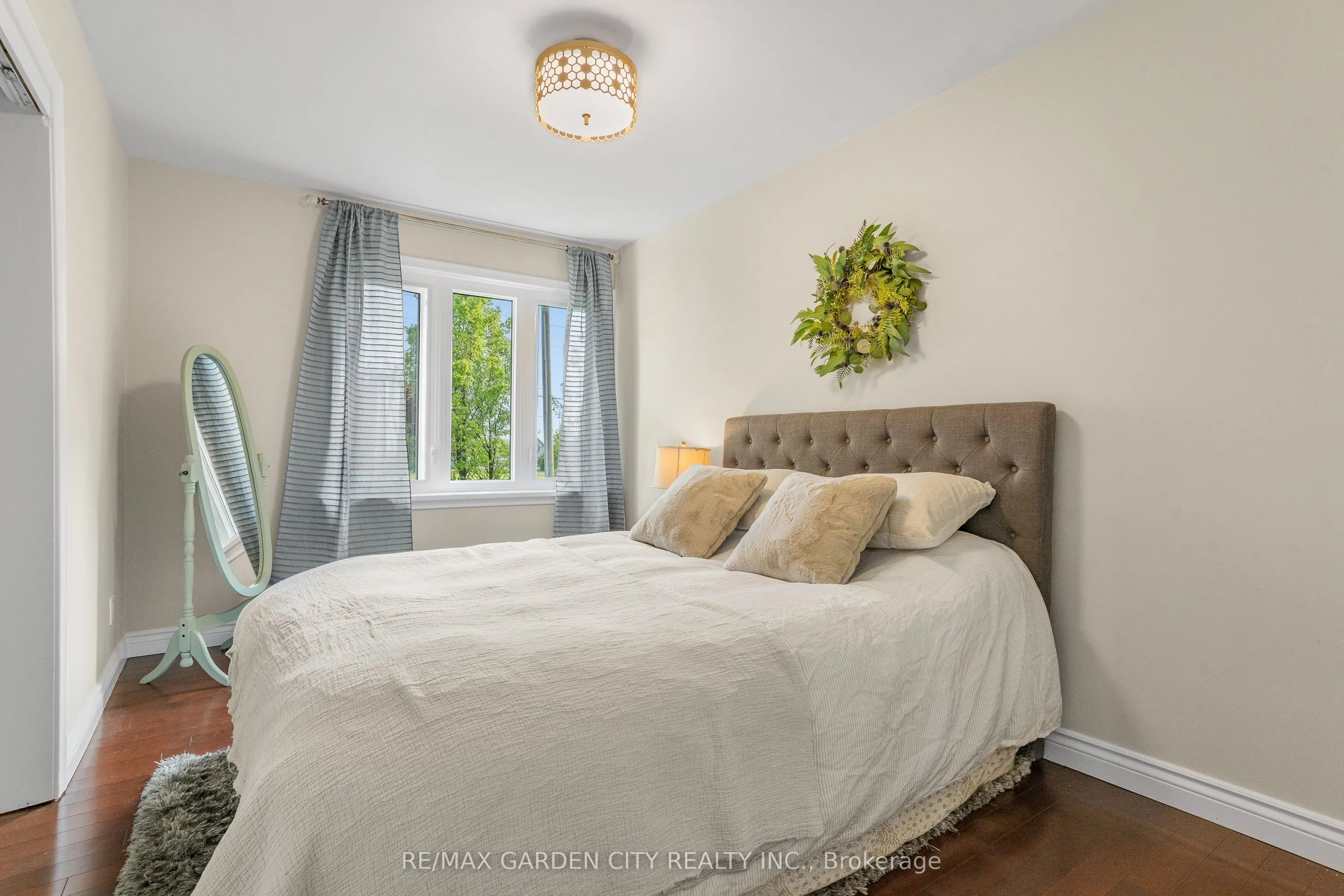 174 Mud Street W