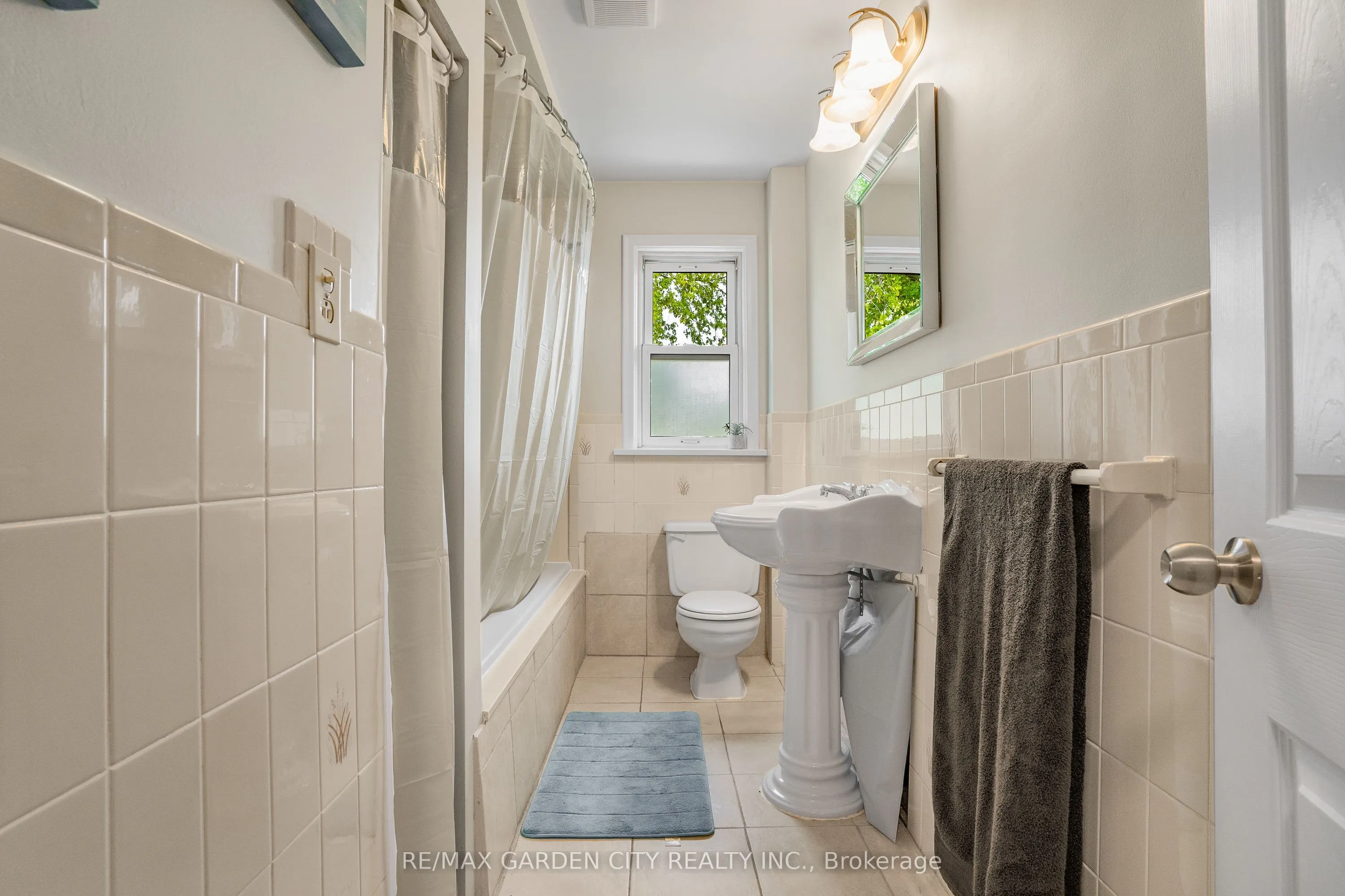 174 Mud Street W
