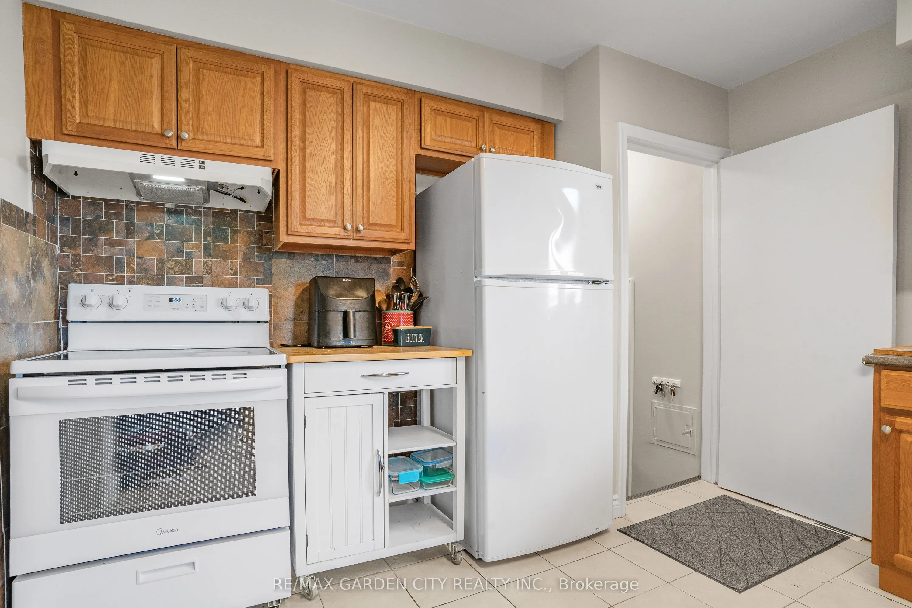 174 Mud Street W