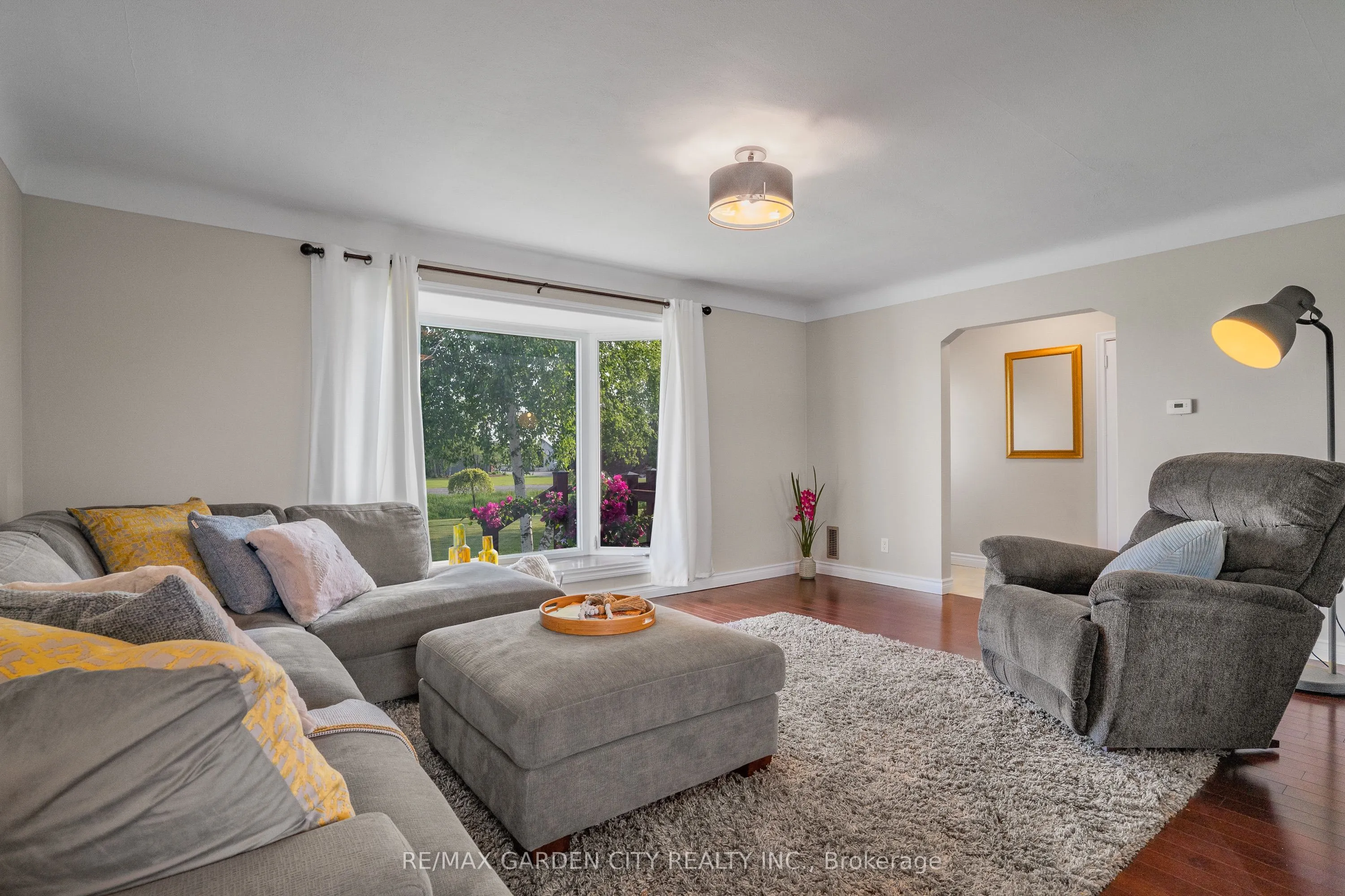 174 Mud Street W