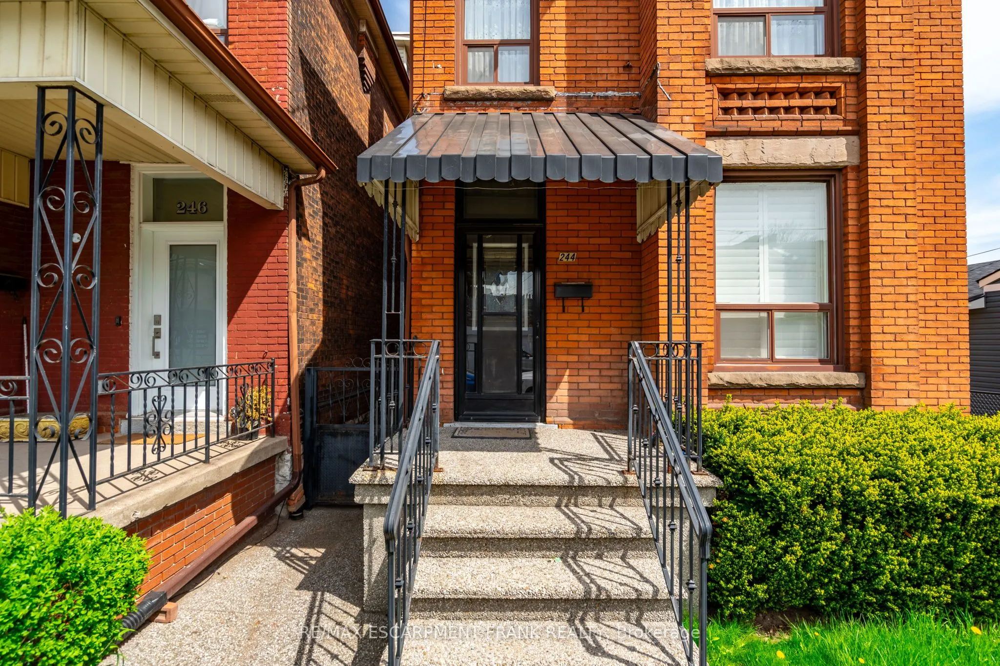 244 HUGHSON Street N