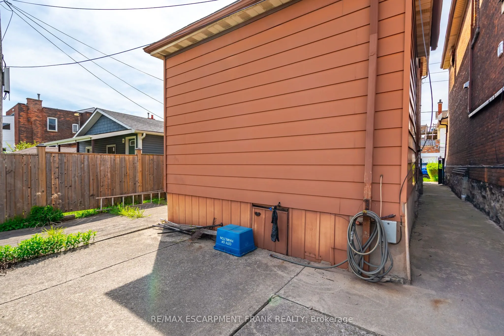244 HUGHSON Street N