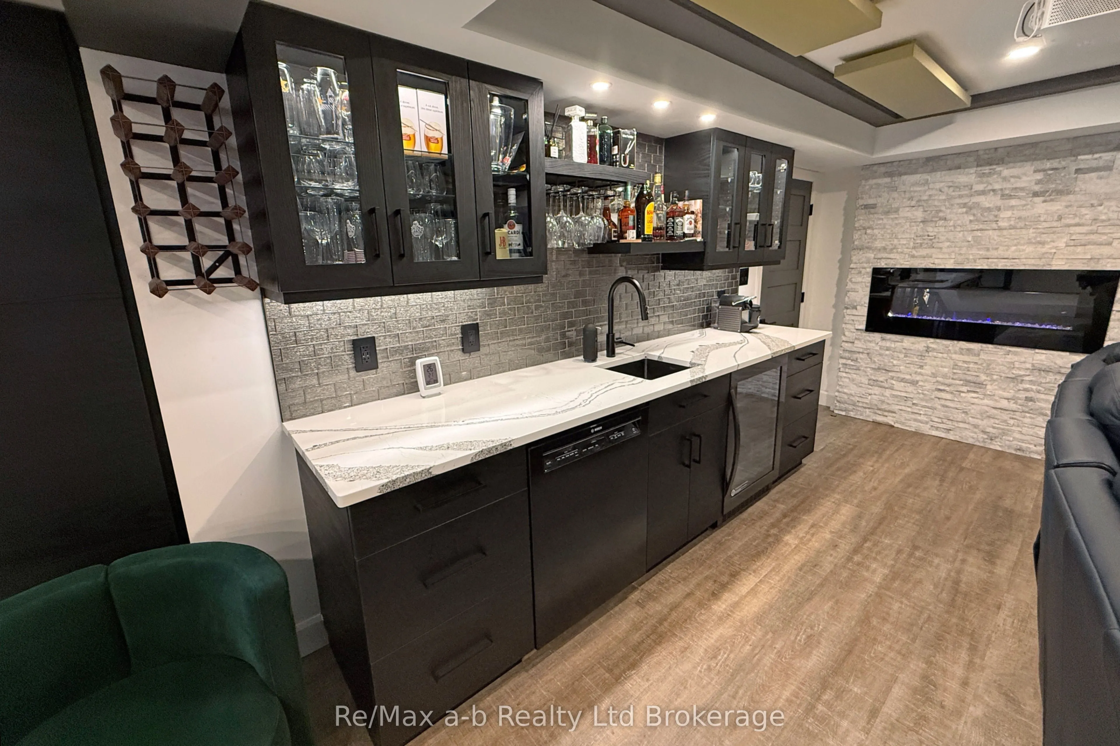 1236 Alberni Road