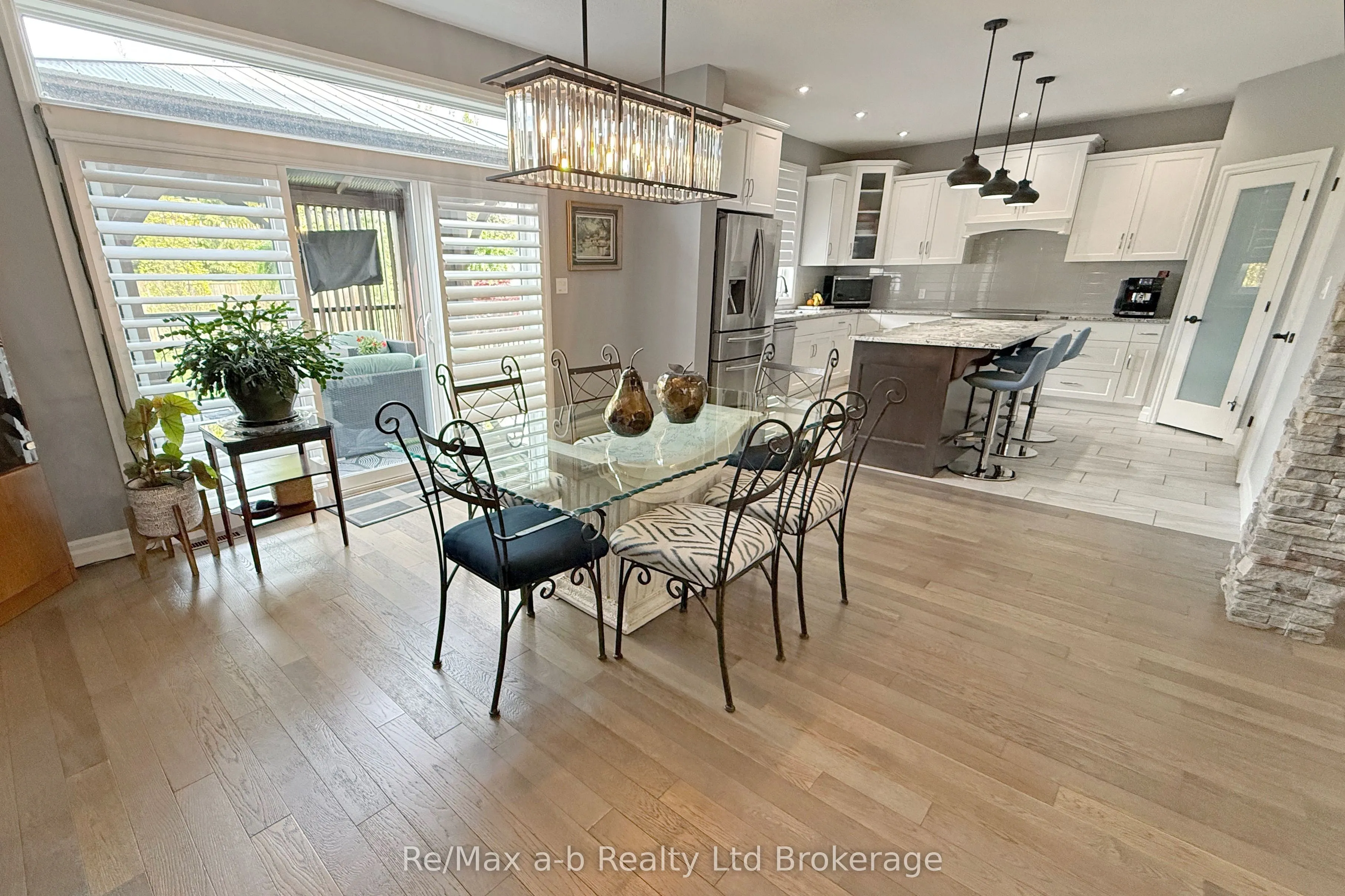 1236 Alberni Road