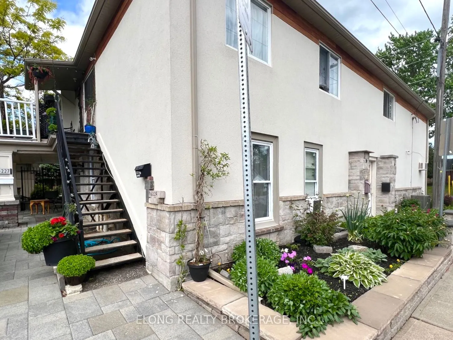 6235 DRUMMOND Road