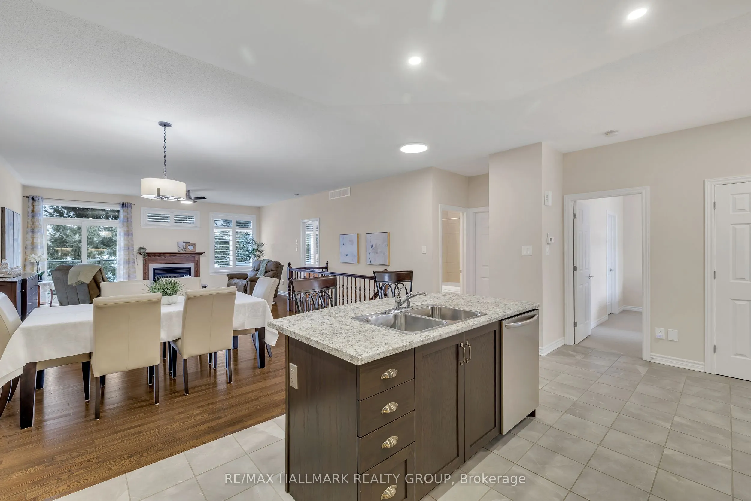 251 Royal Landing Gate