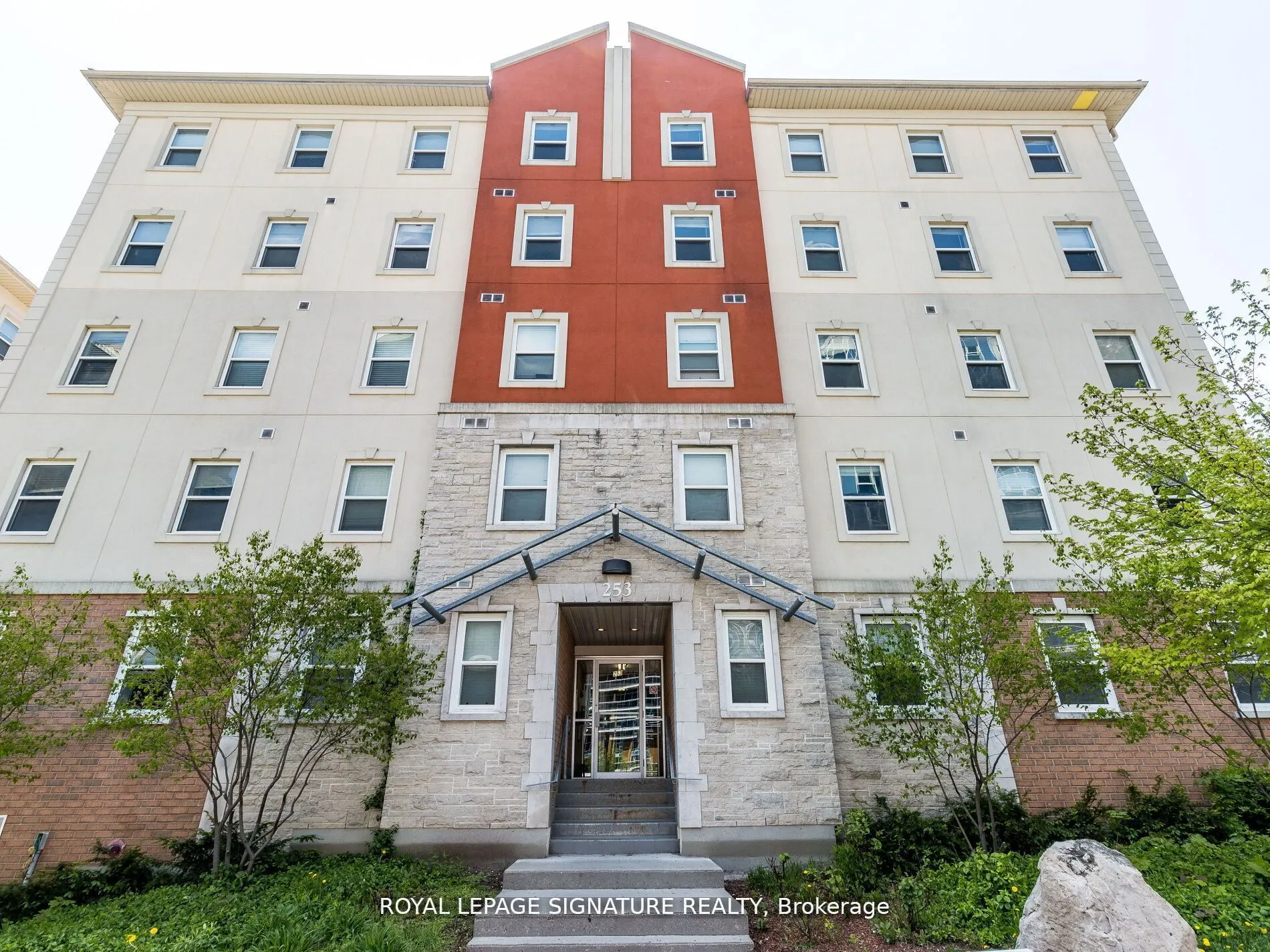 253 Lester Street, #101