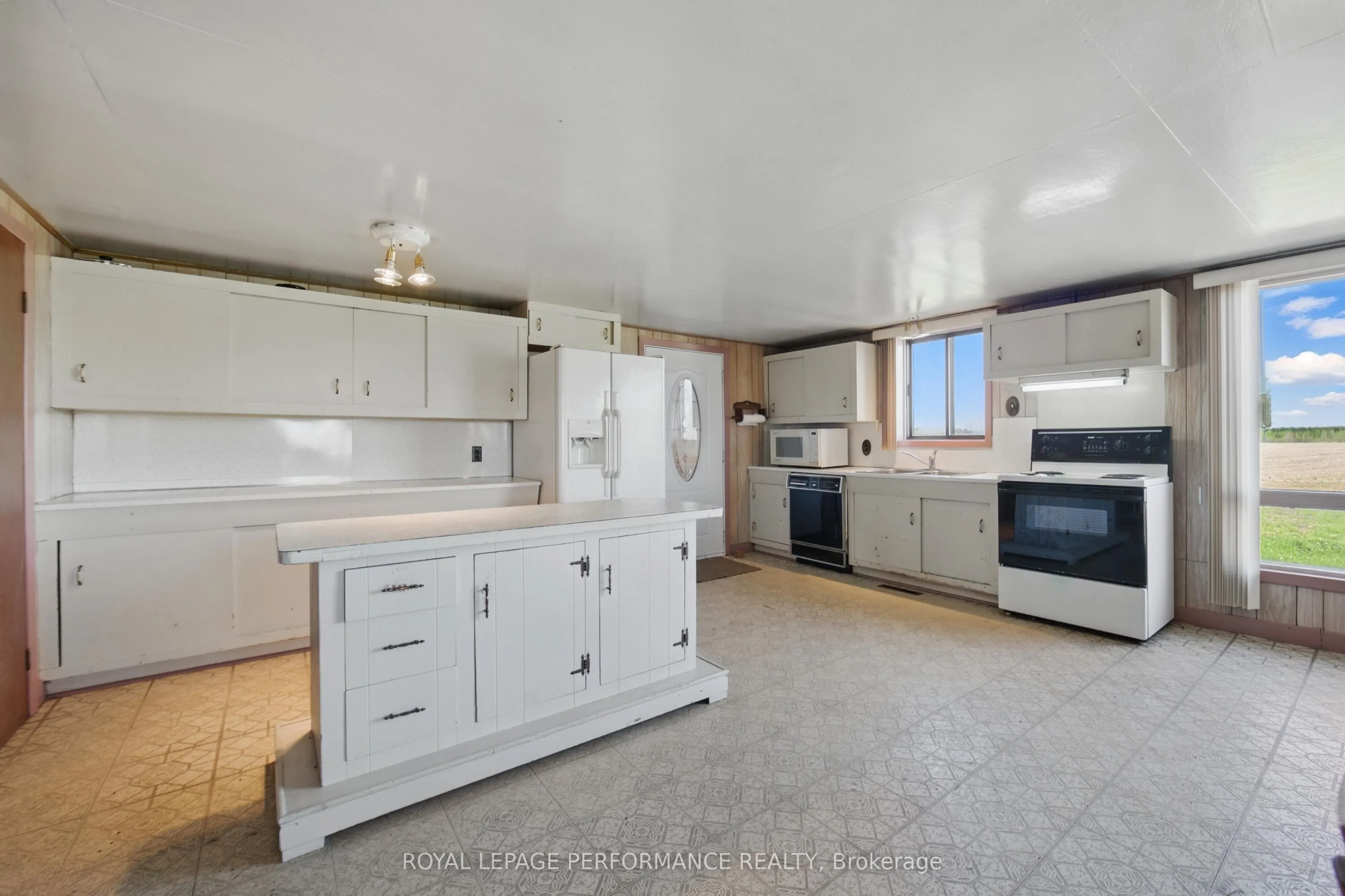 3300 County Rd 14 Concession