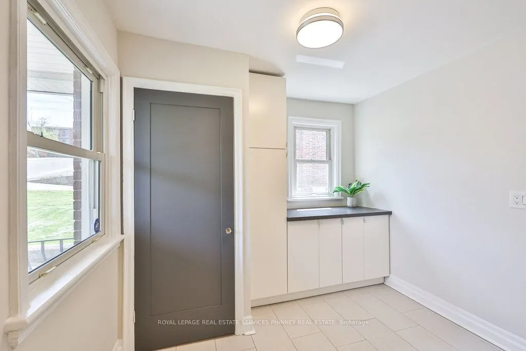 256 Walter Avenue S
