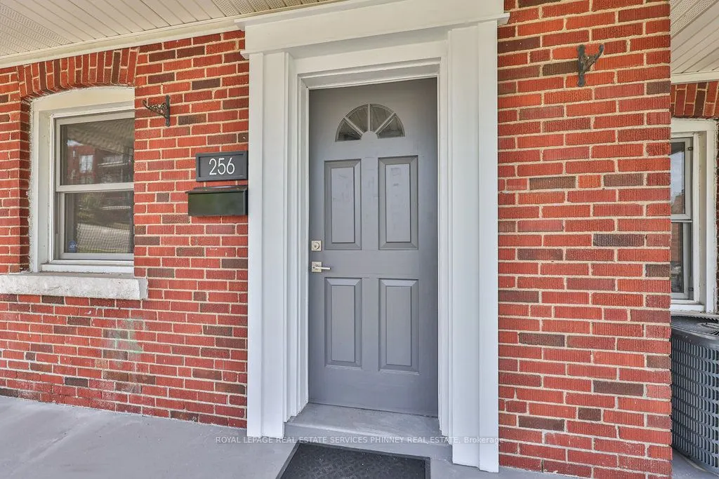 256 Walter Avenue S