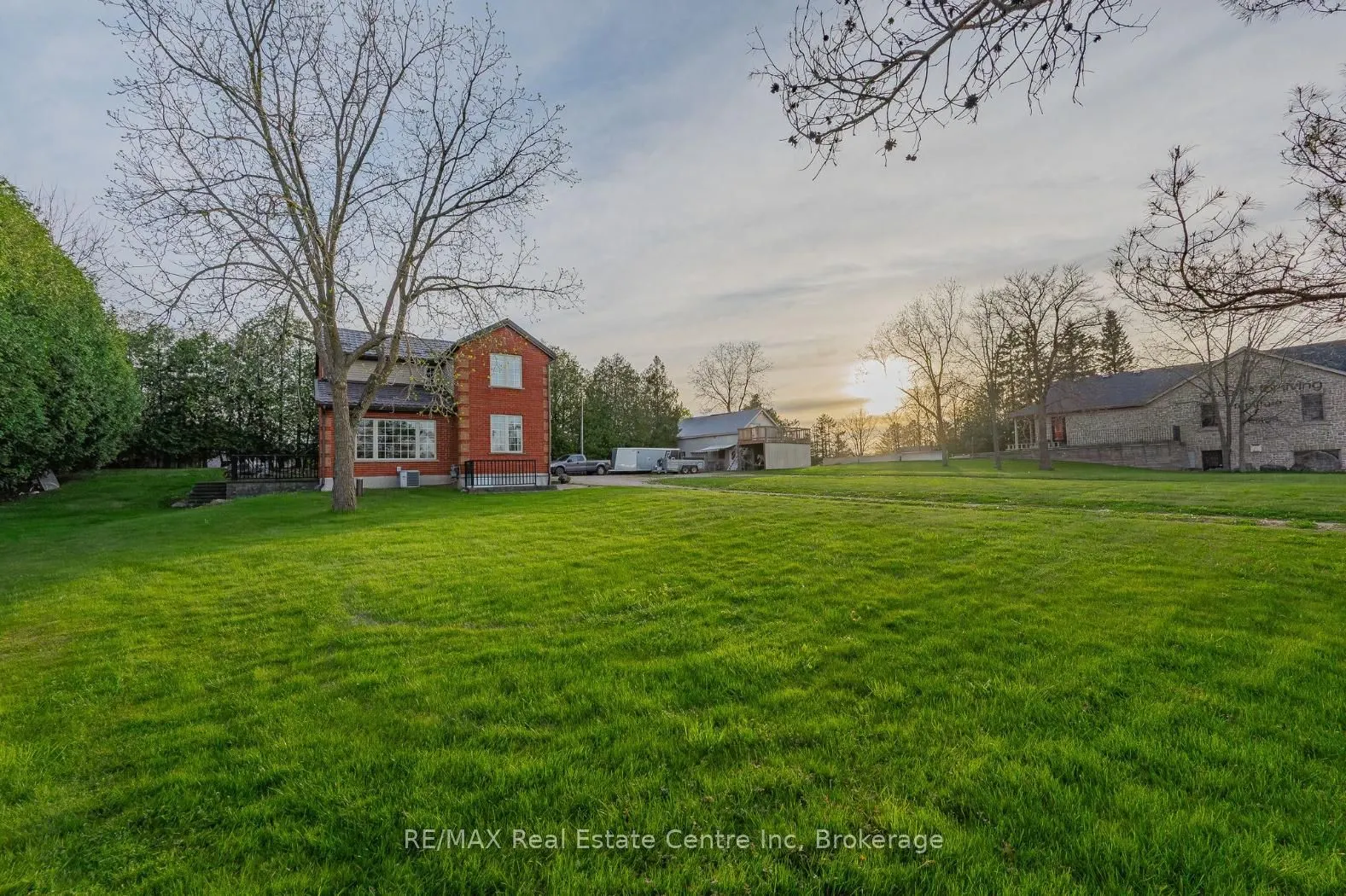 4 BROCK Road N