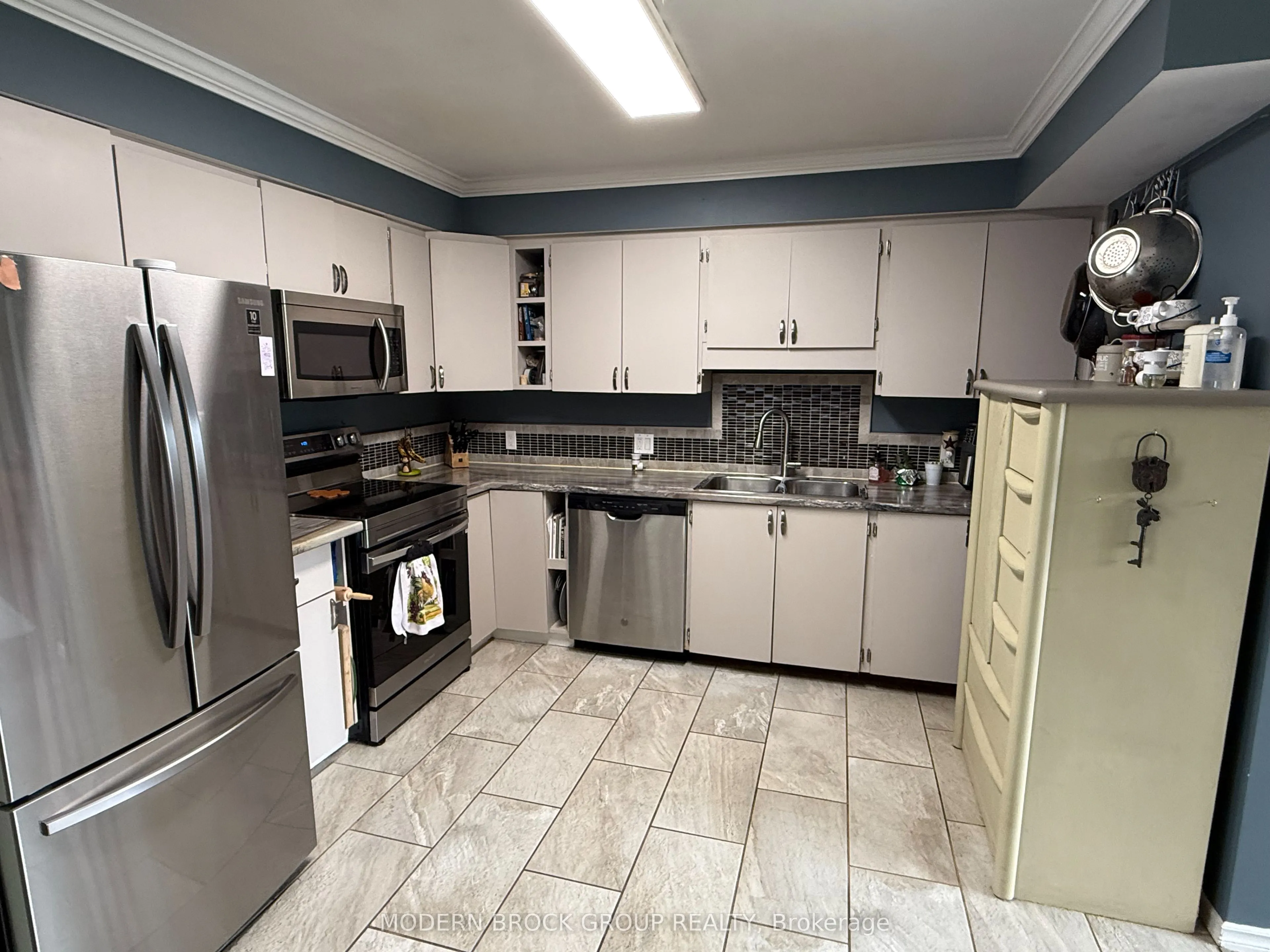 1350 Linden Crescent