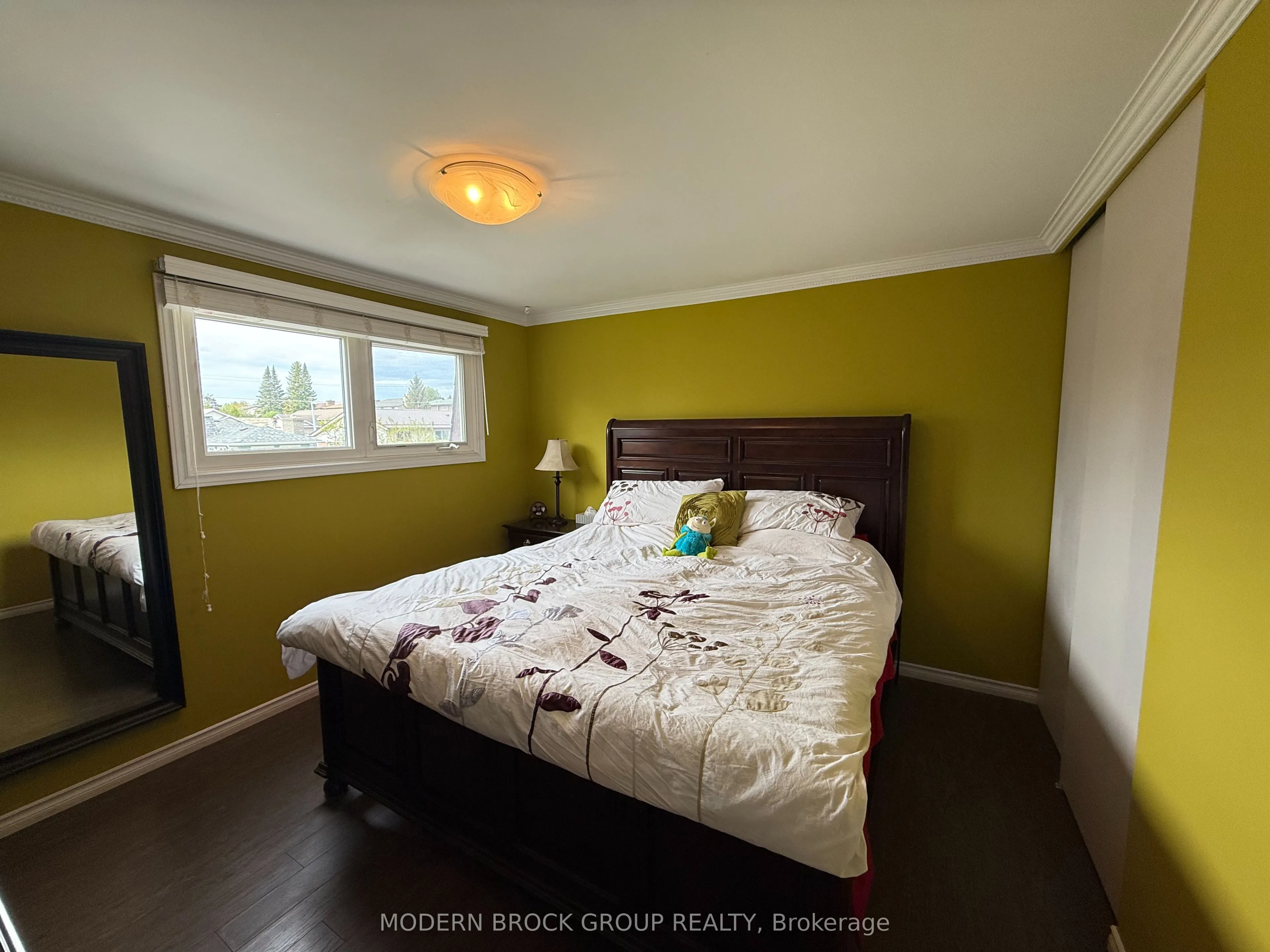 1350 Linden Crescent