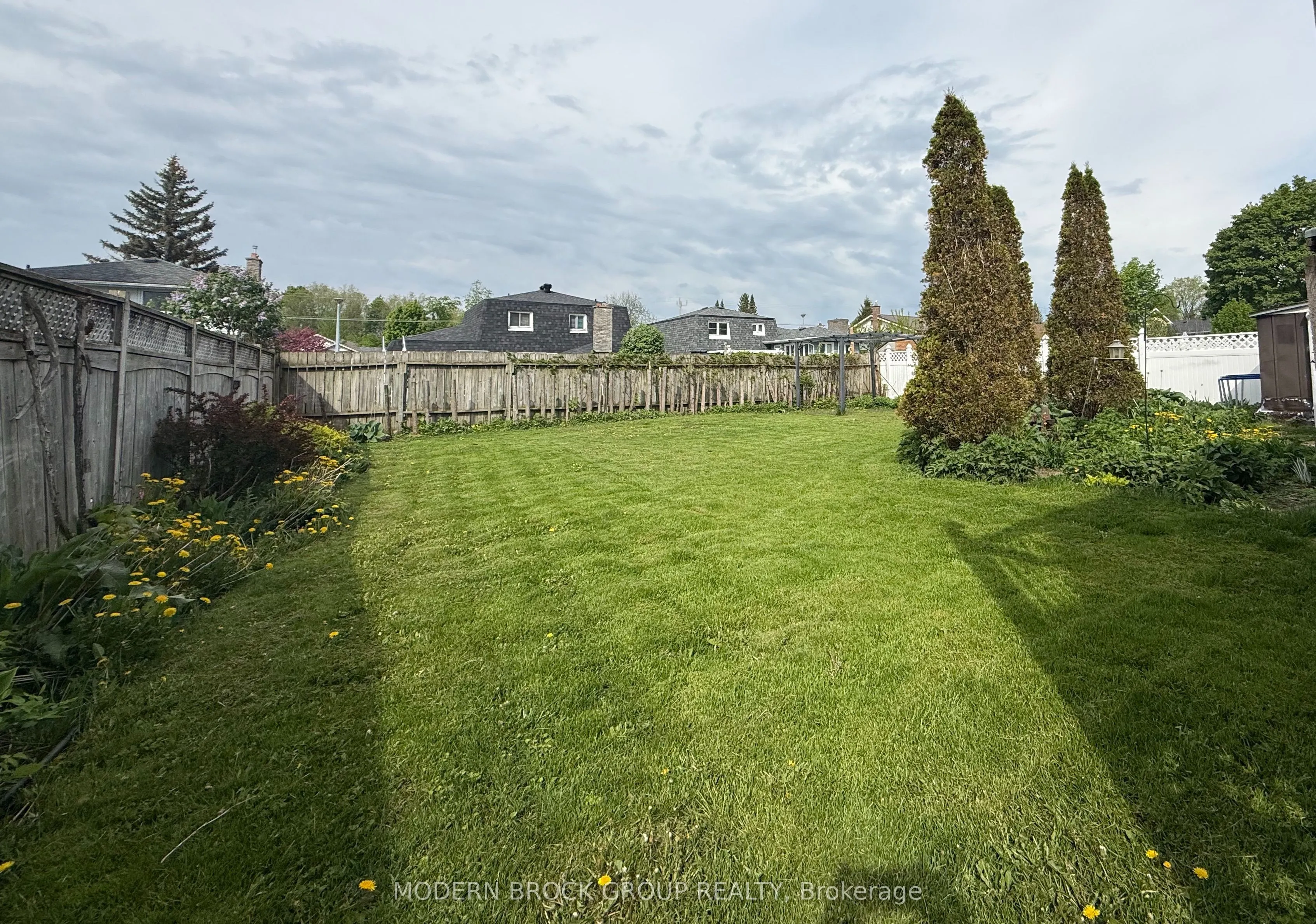 1350 Linden Crescent