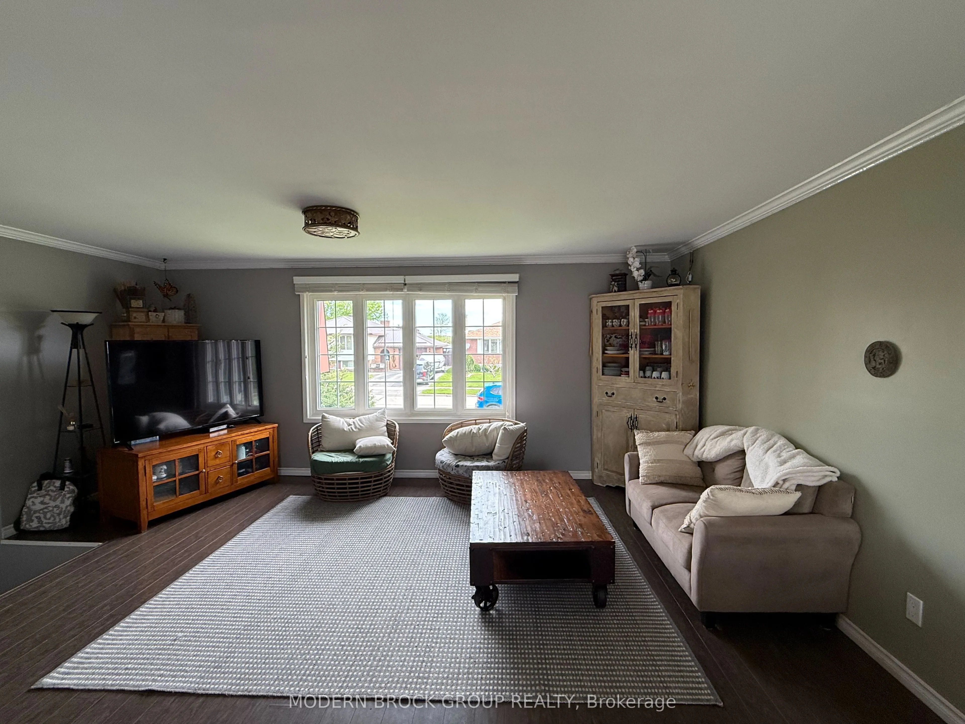 1350 Linden Crescent