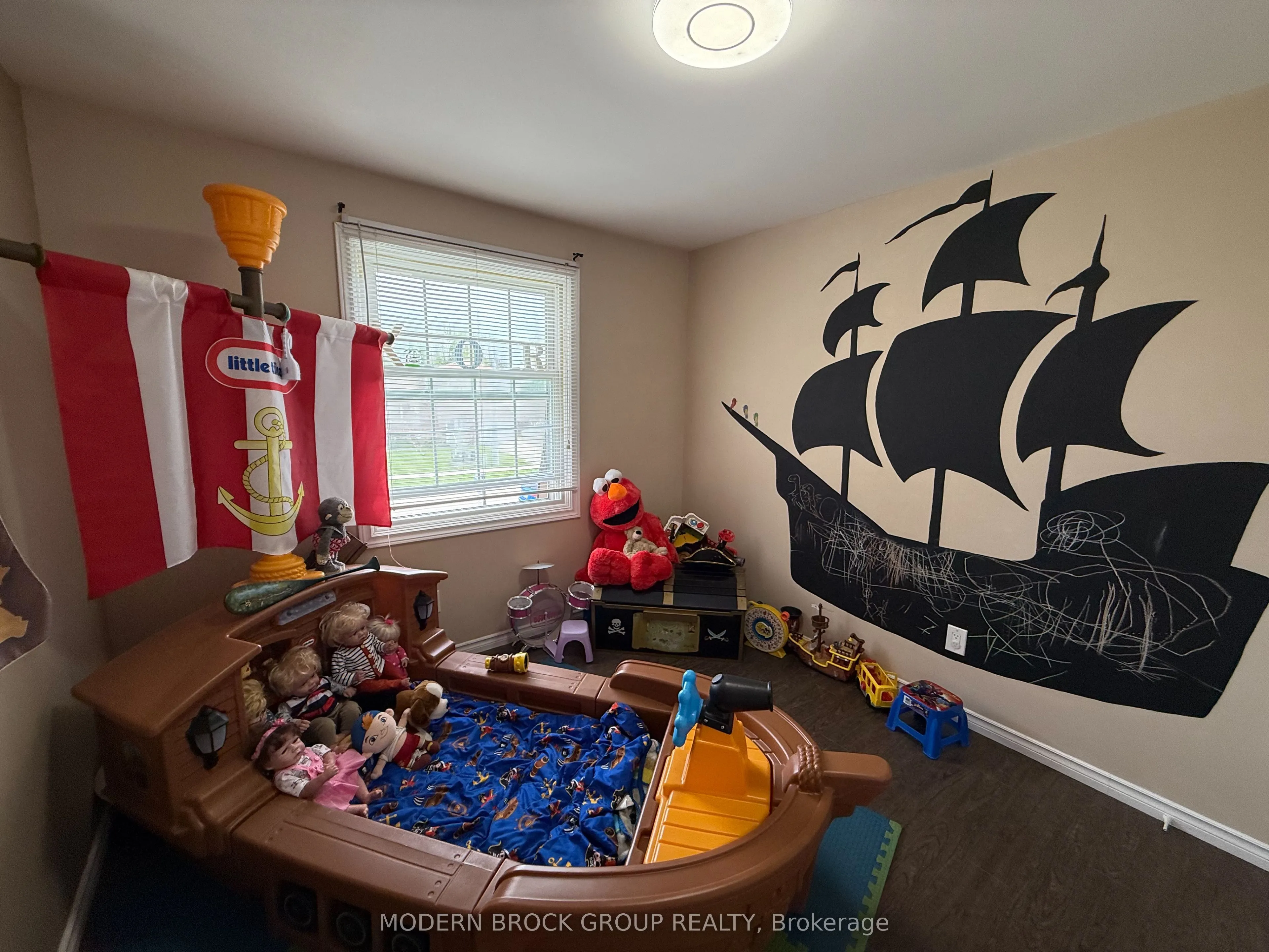 1350 Linden Crescent