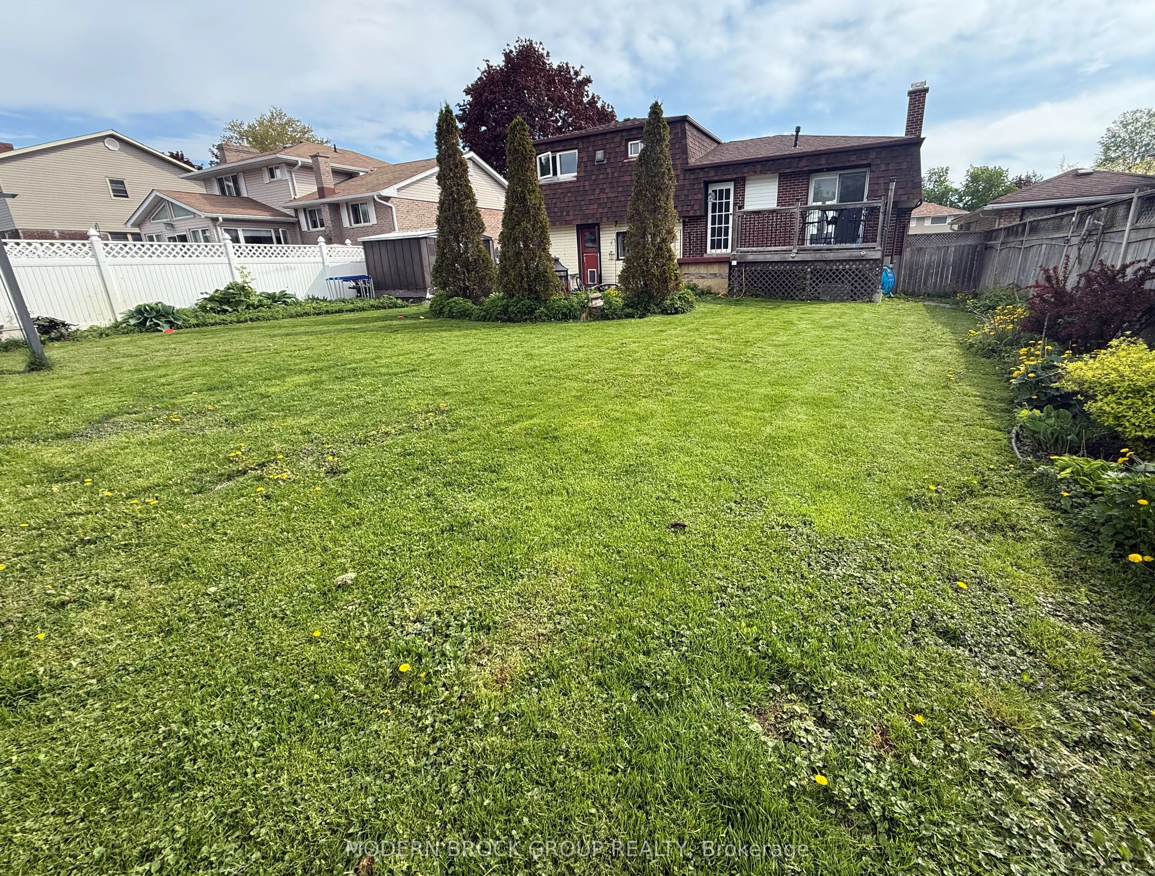 1350 Linden Crescent