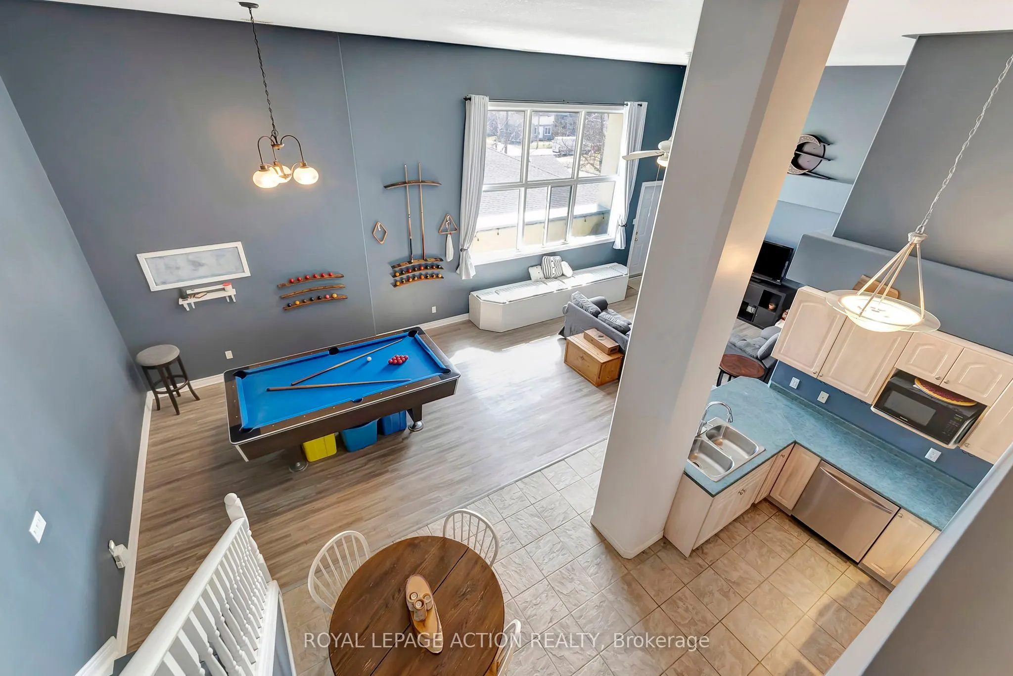 111 Grey Street #212