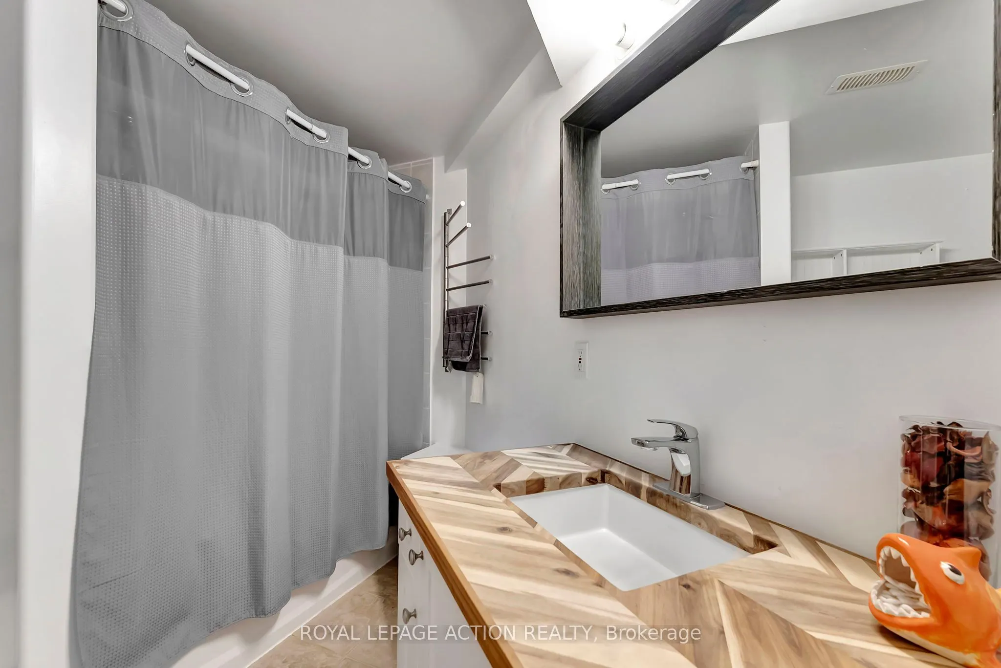 111 Grey Street #212