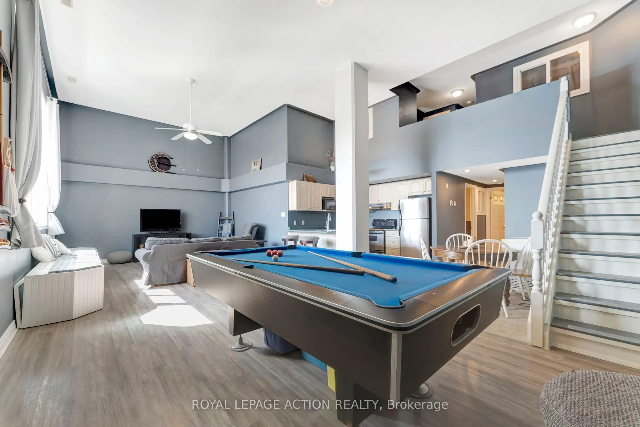 111 Grey Street #212