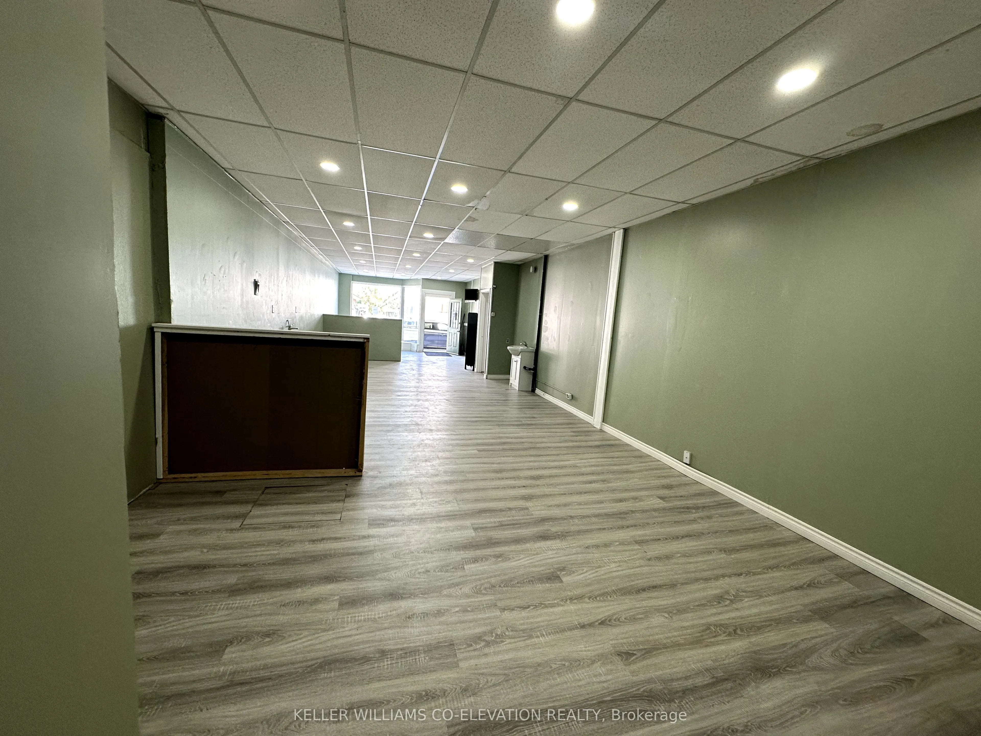 9 George Street W