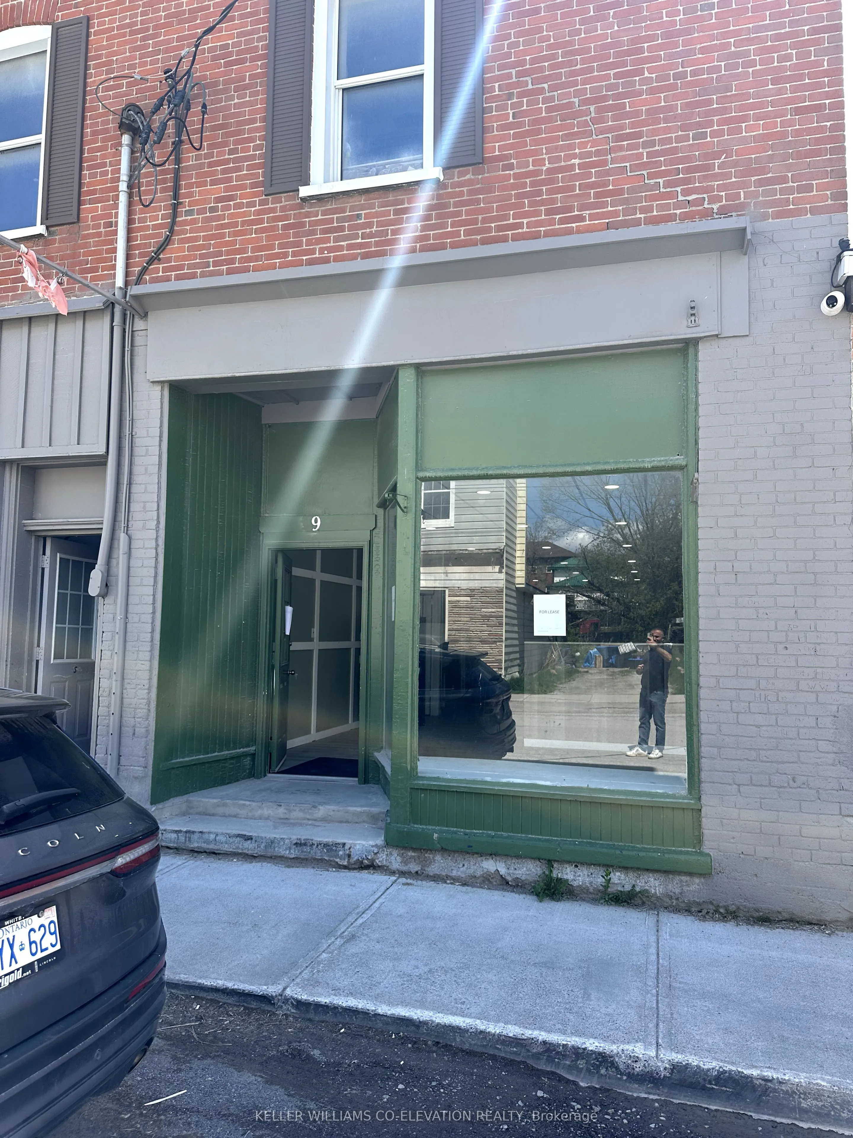 9 George Street W