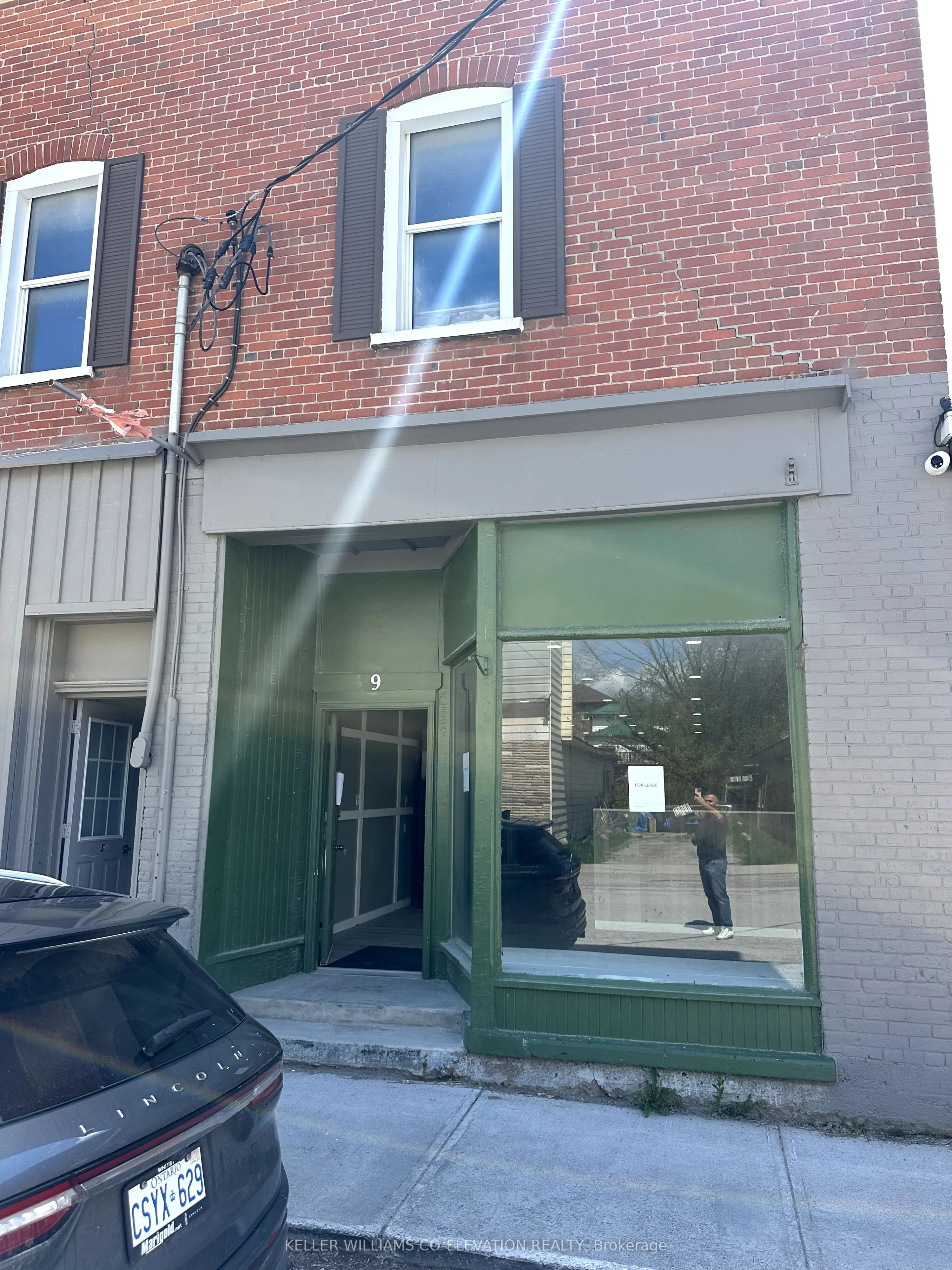 9 George Street W