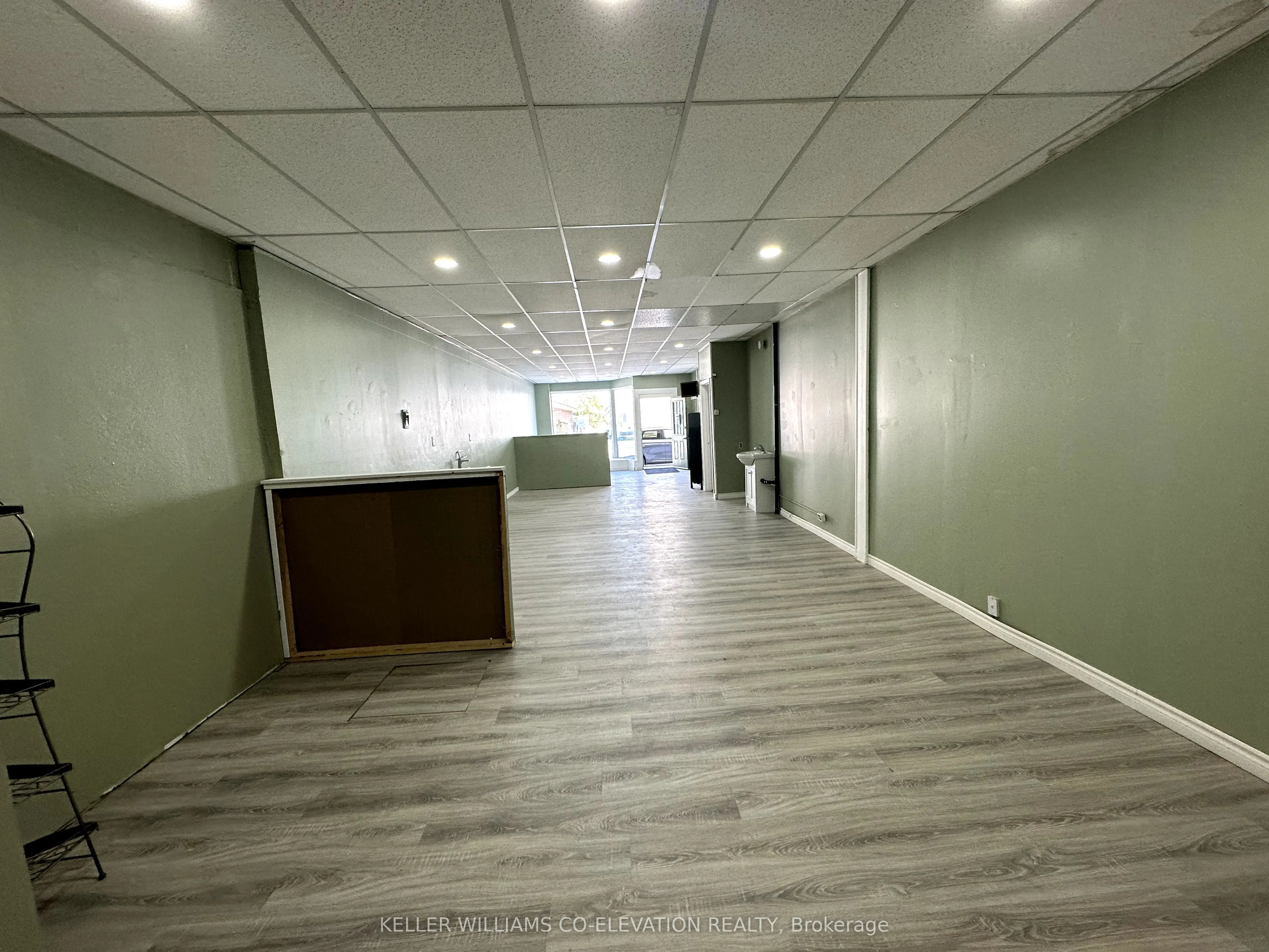 9 George Street W