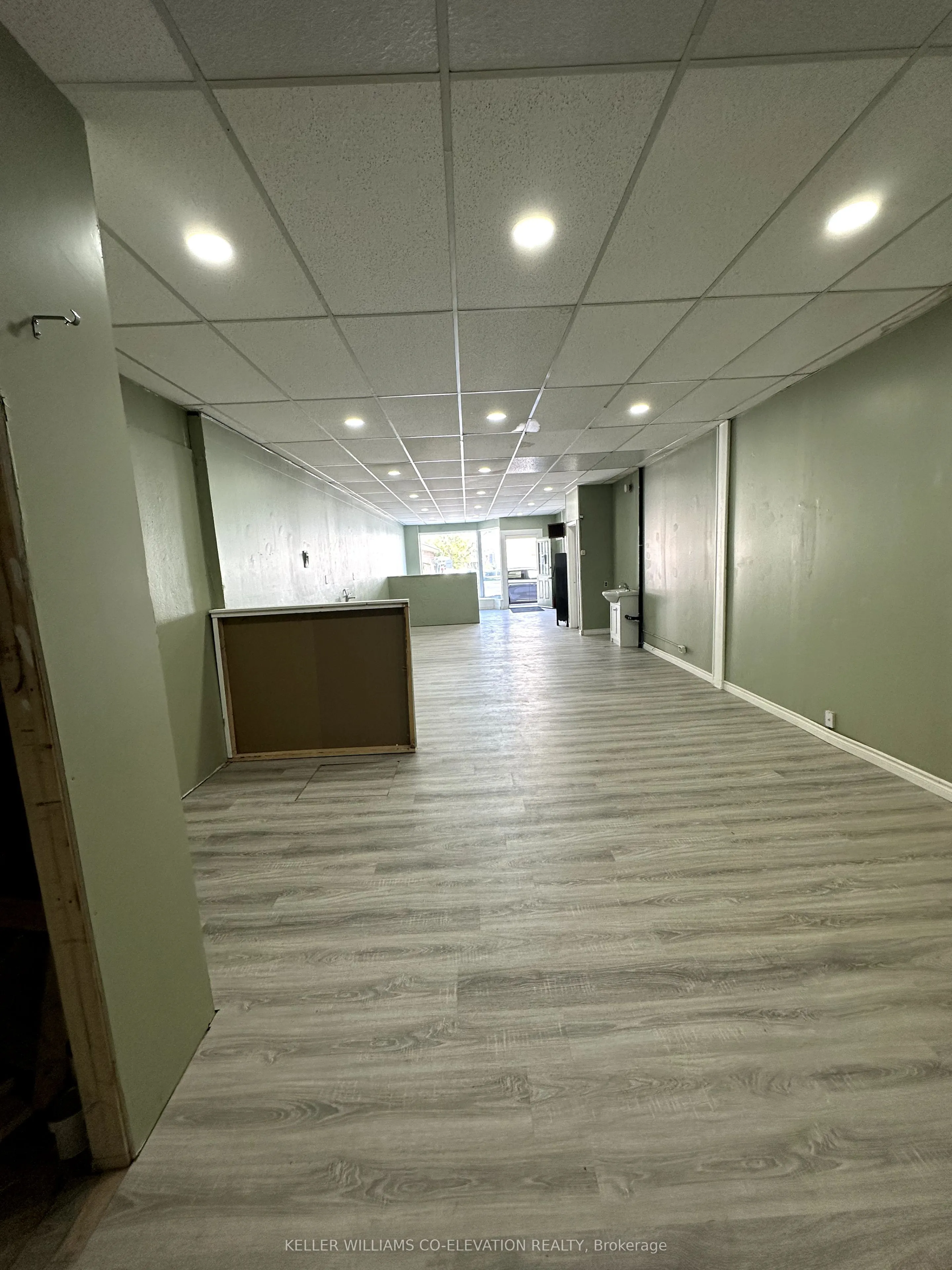 9 George Street W