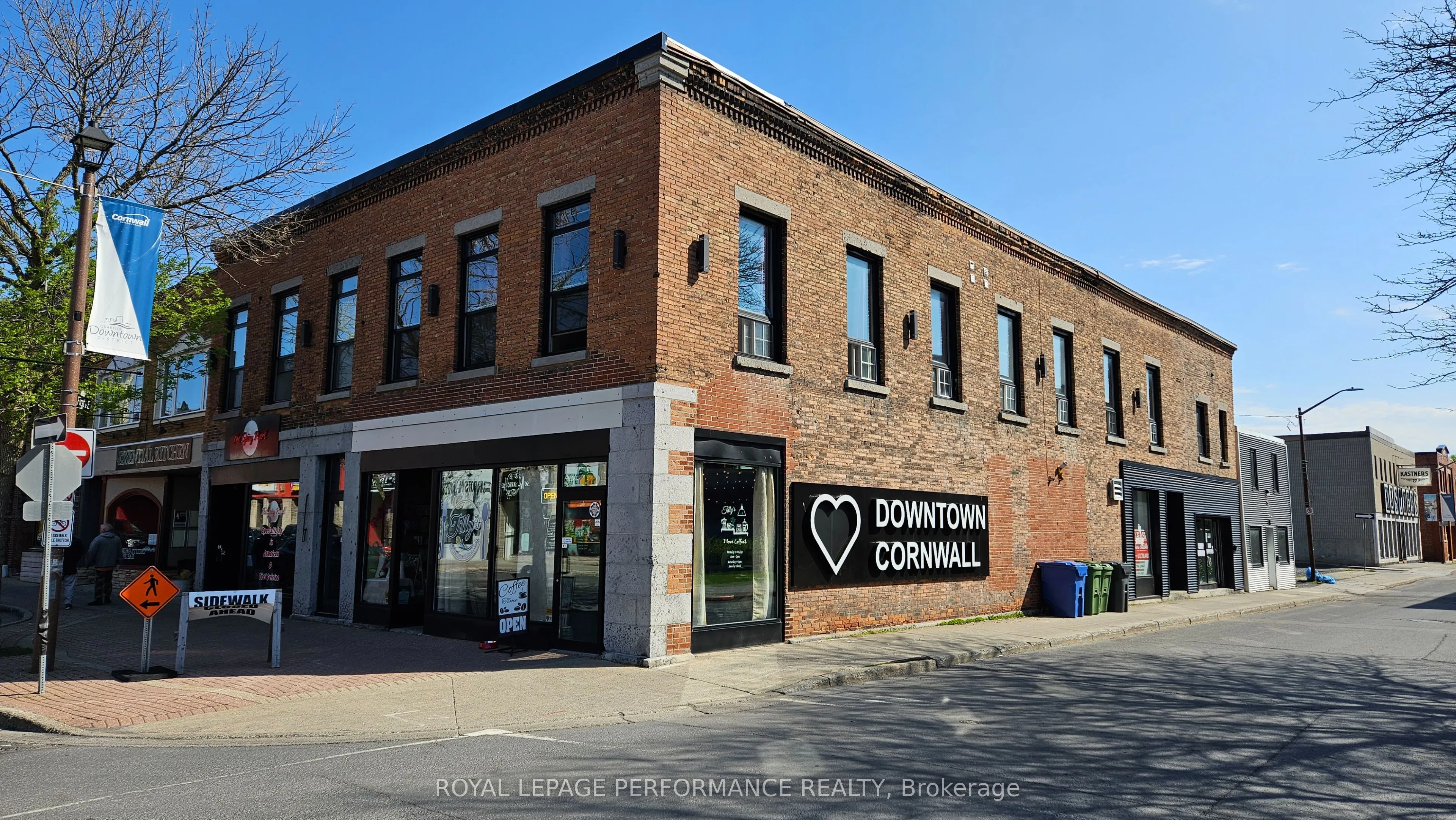 105 Pitt Street E