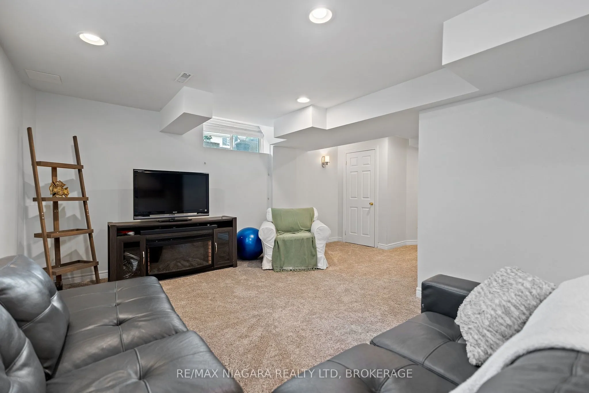 4439 Lincoln Avenue
