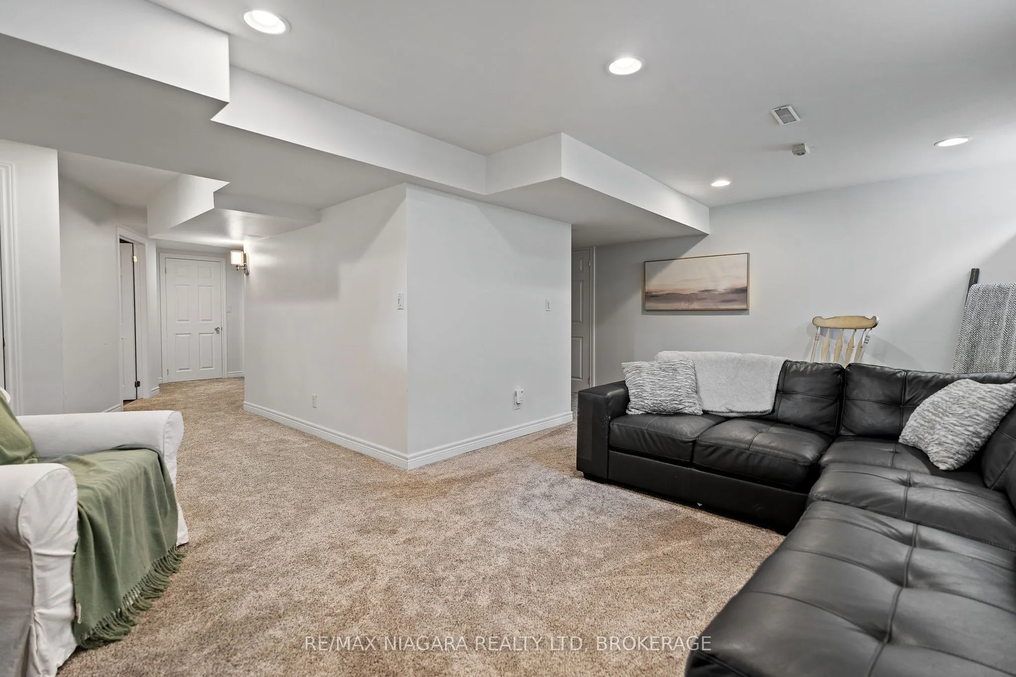 4439 Lincoln Avenue