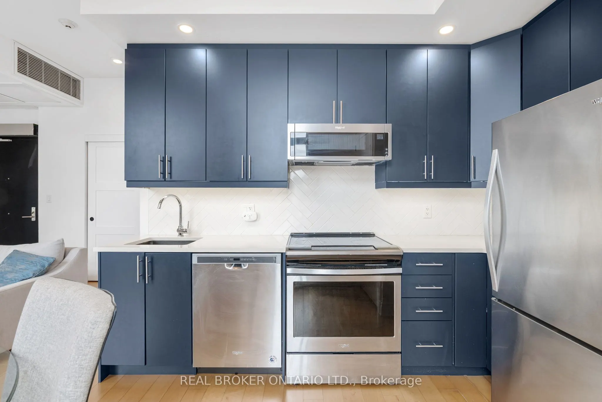 101 Pinhey Street #304