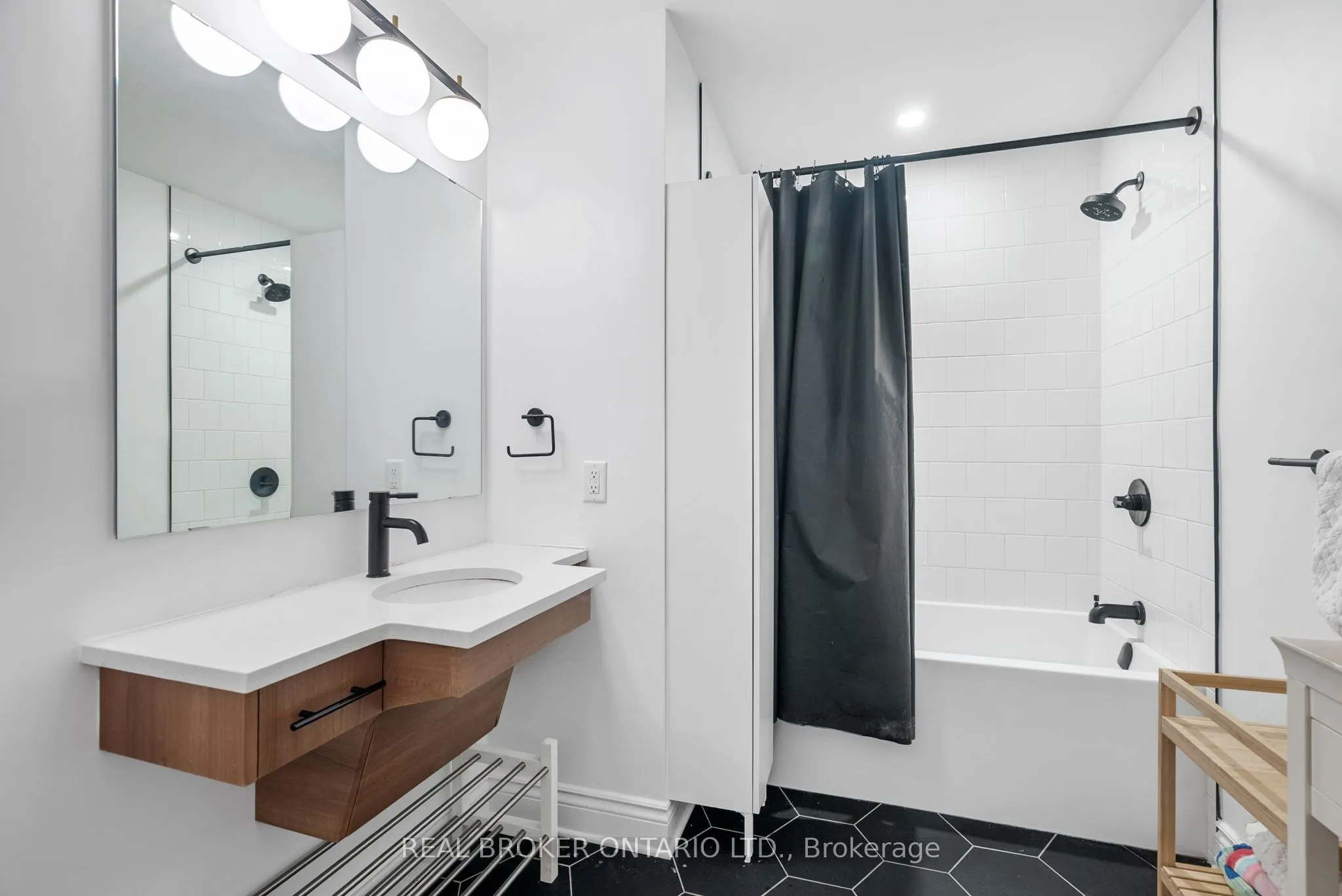 101 Pinhey Street #304