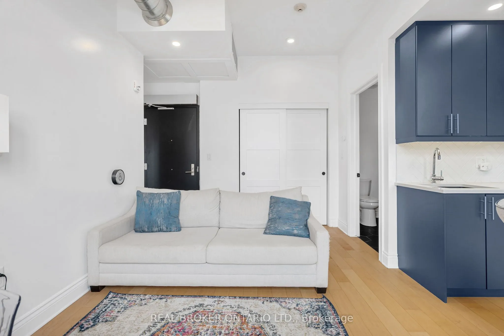 101 Pinhey Street #304