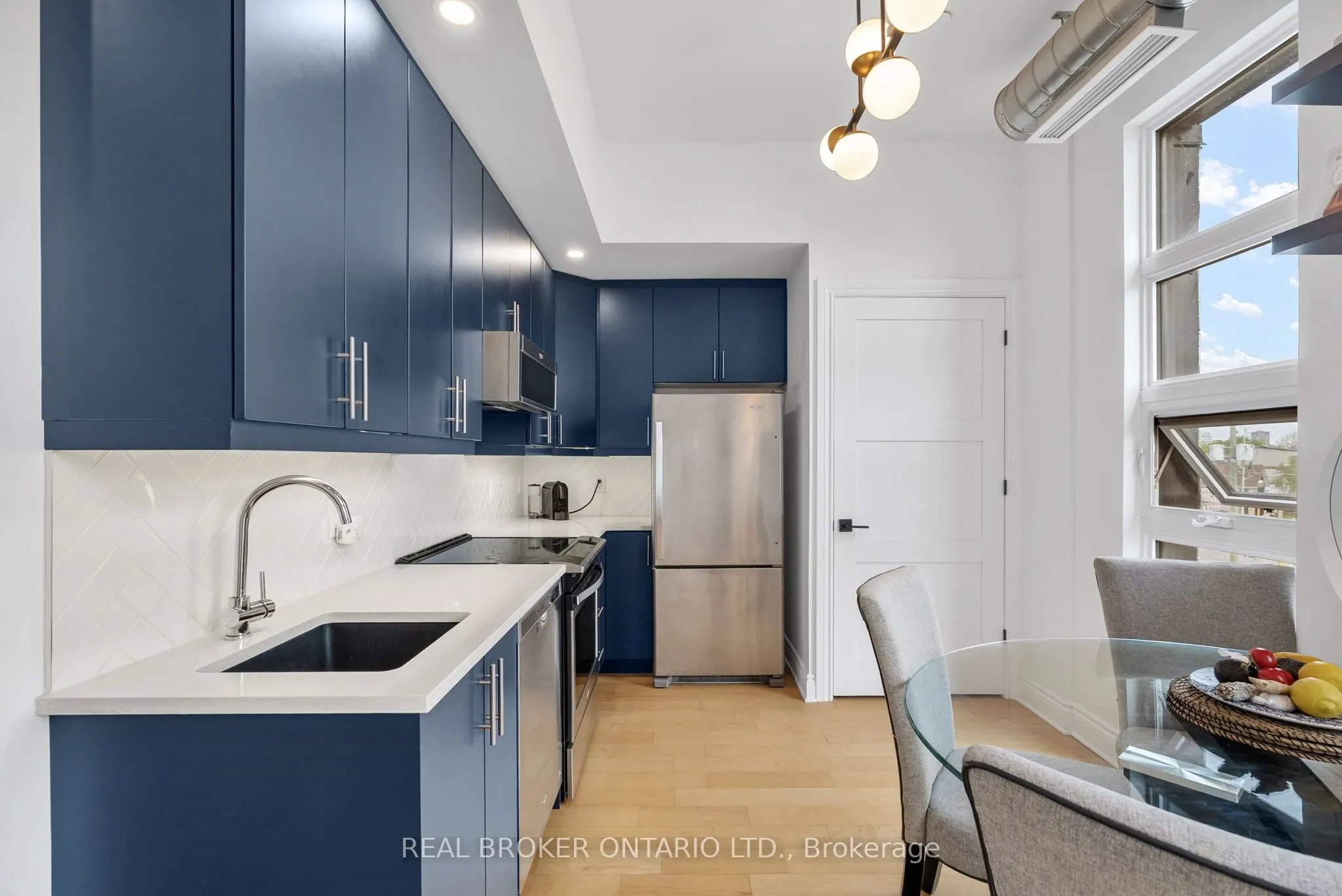 101 Pinhey Street #304