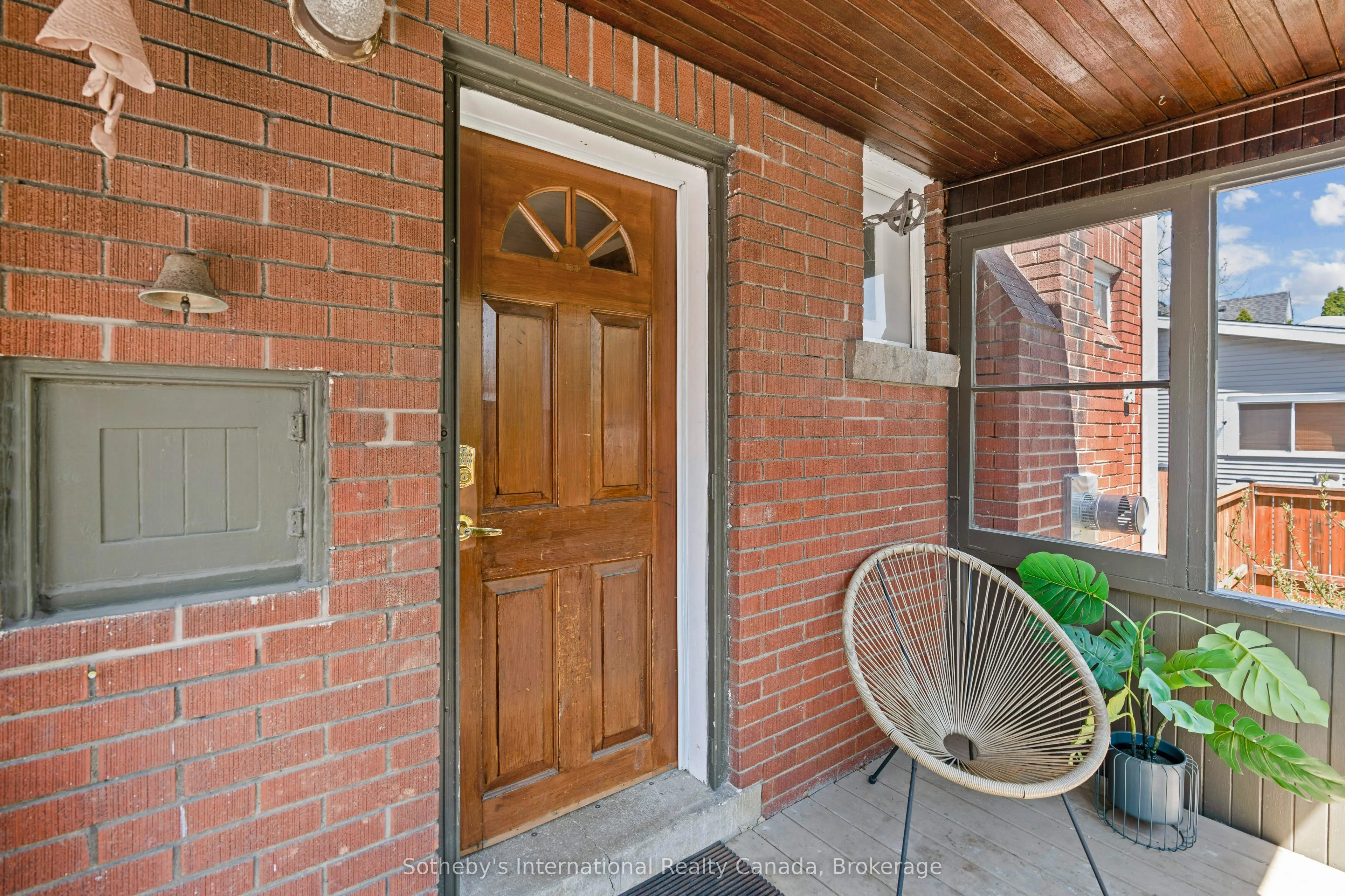 122 Lake Avenue Drive