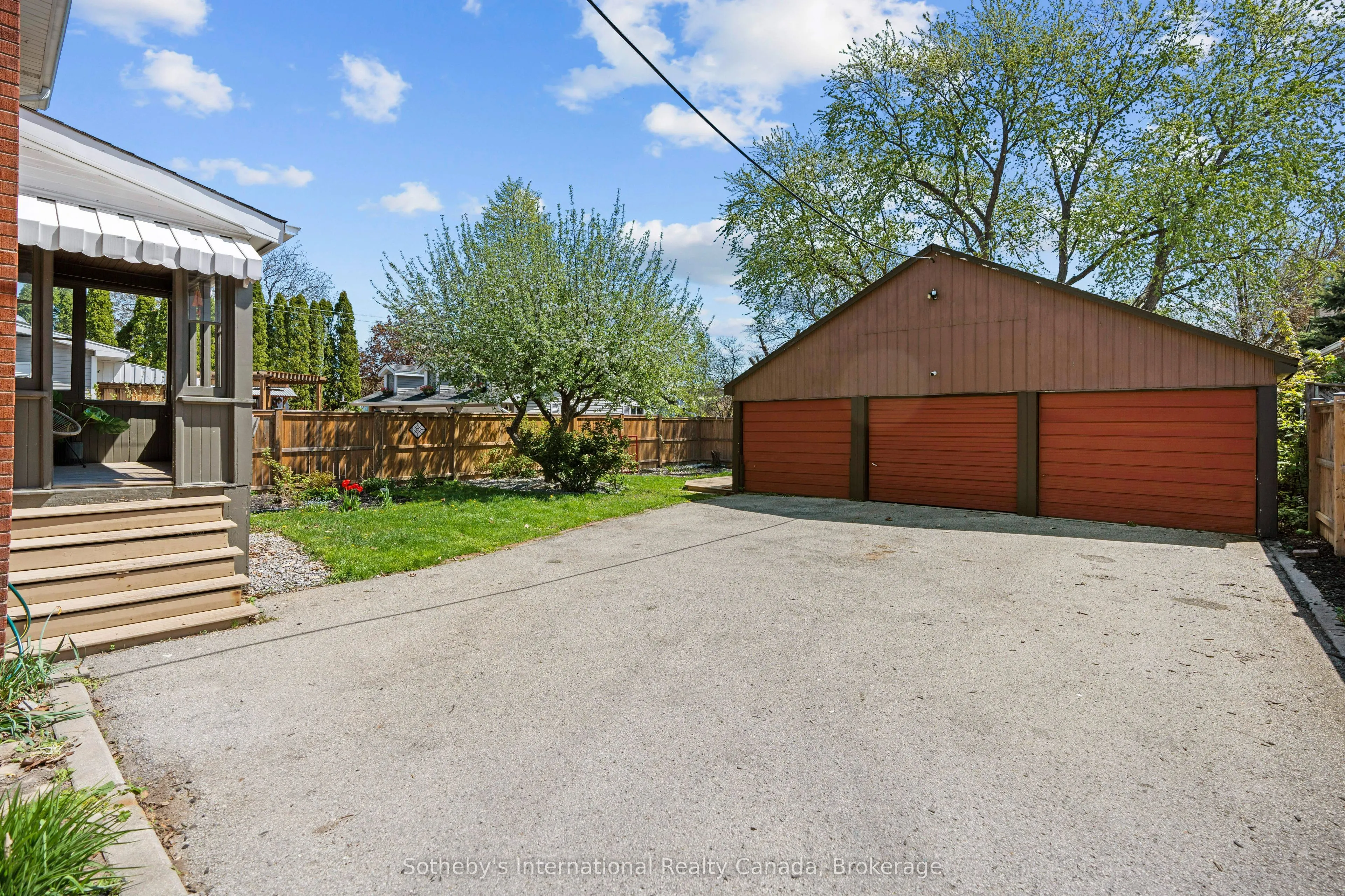 122 Lake Avenue Drive