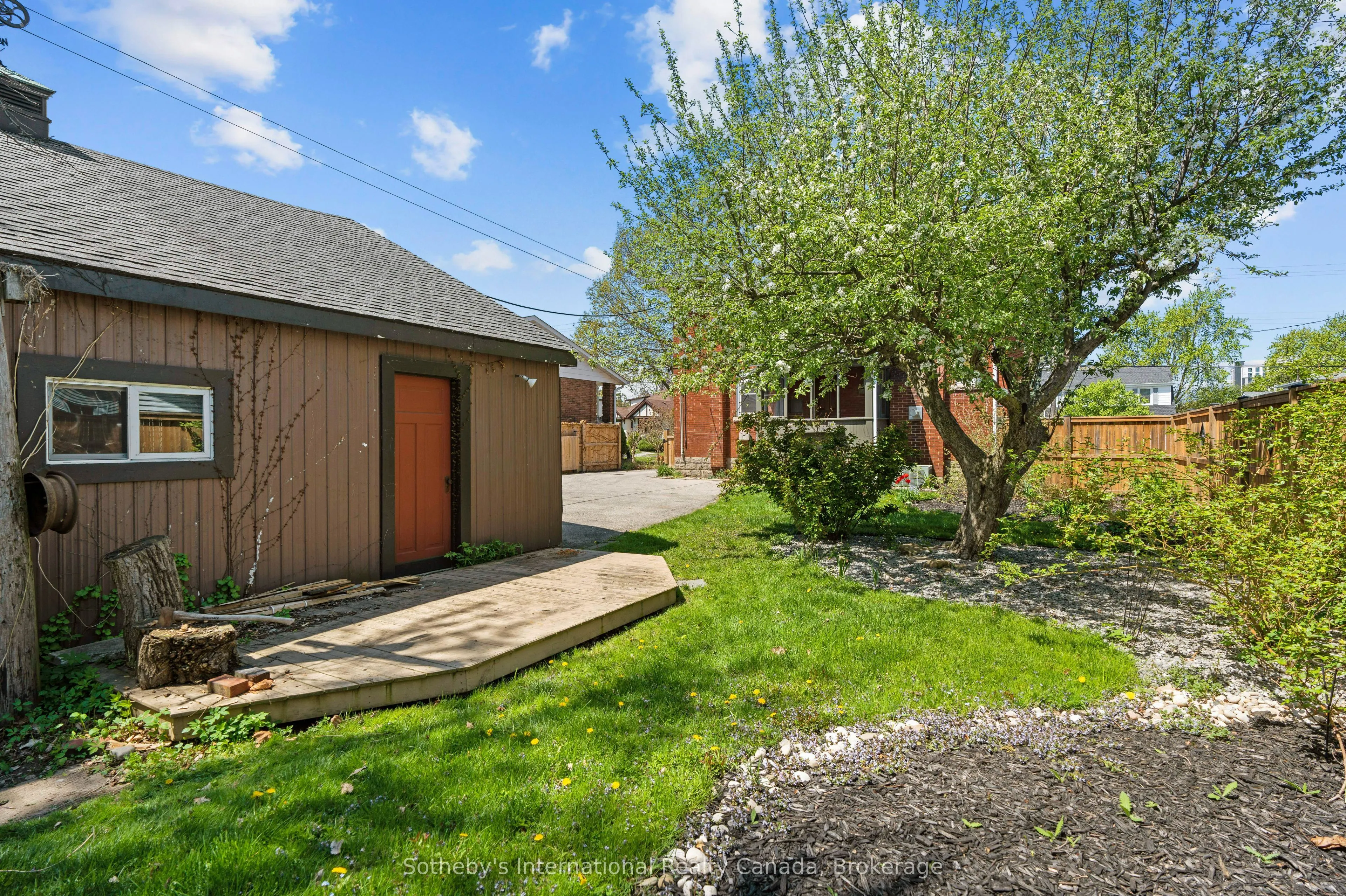 122 Lake Avenue Drive