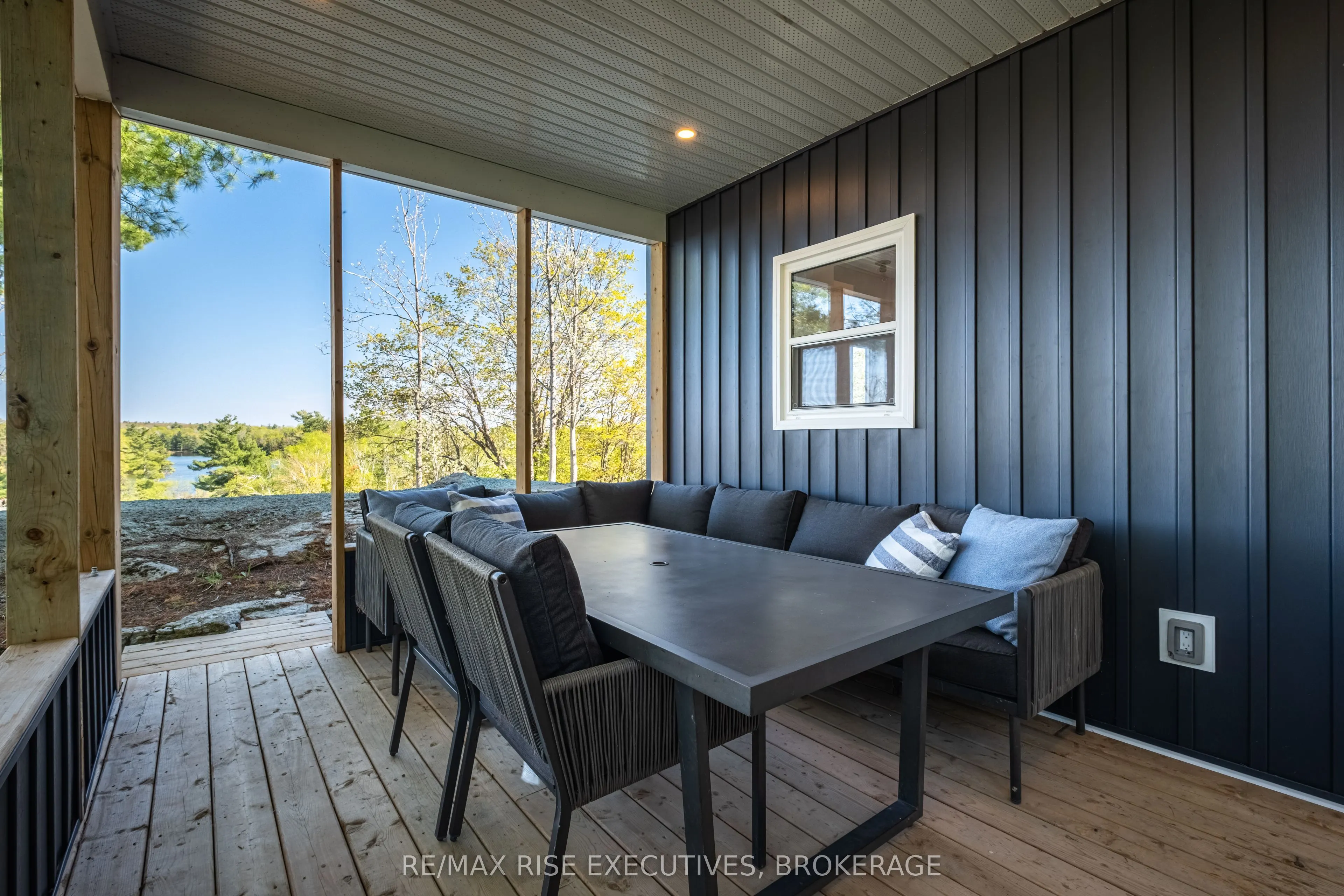 1022 Briscoe Bay Lane